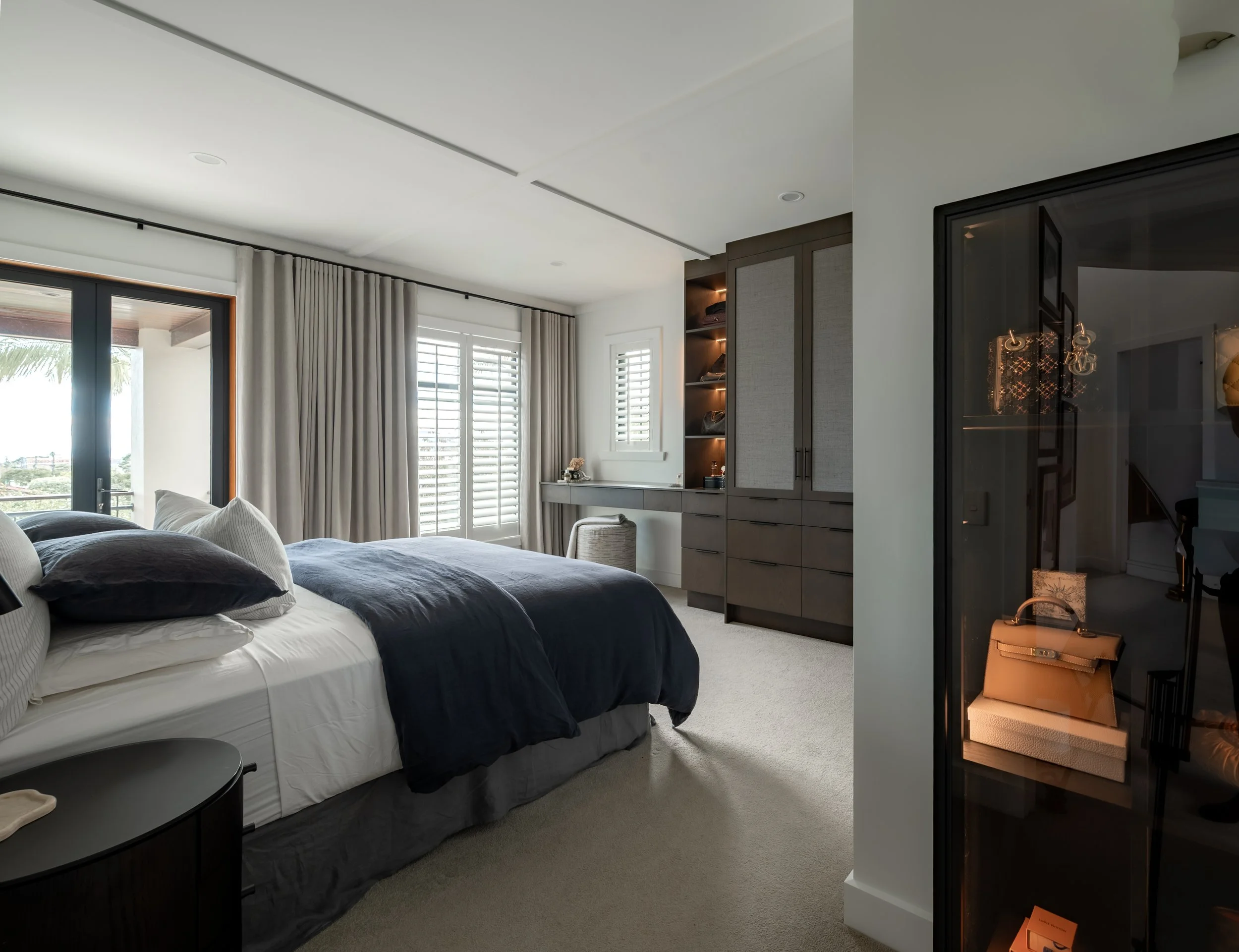 luxury-wardrobe-design- parenell-bedroom.jpg