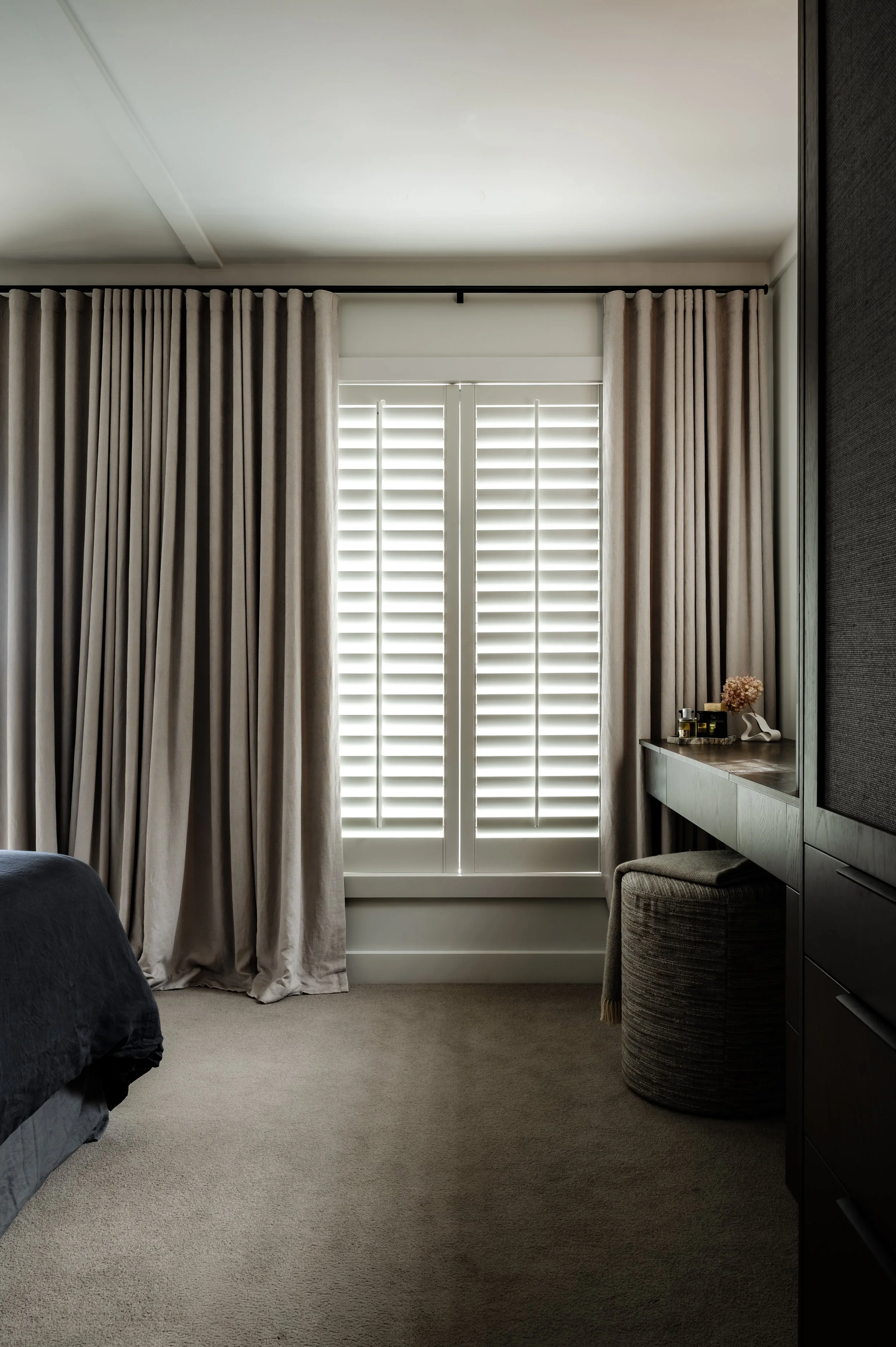 luxury-curtain- bedroom-design- parenell.jpg