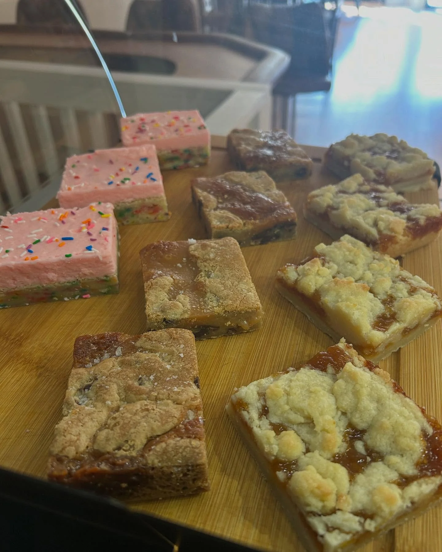 OUU LA LA ✨🥐🍪👩&zwj;🍳

We&rsquo;ve partnered with some very special local bakeries to serve you some bumpin treats 🥰

Bars &amp; Squares by @thebackfortybaker 

Cookies &amp; Scones by @griffins_sweet_sensations

Croissants Baked in House 🤗

Fil