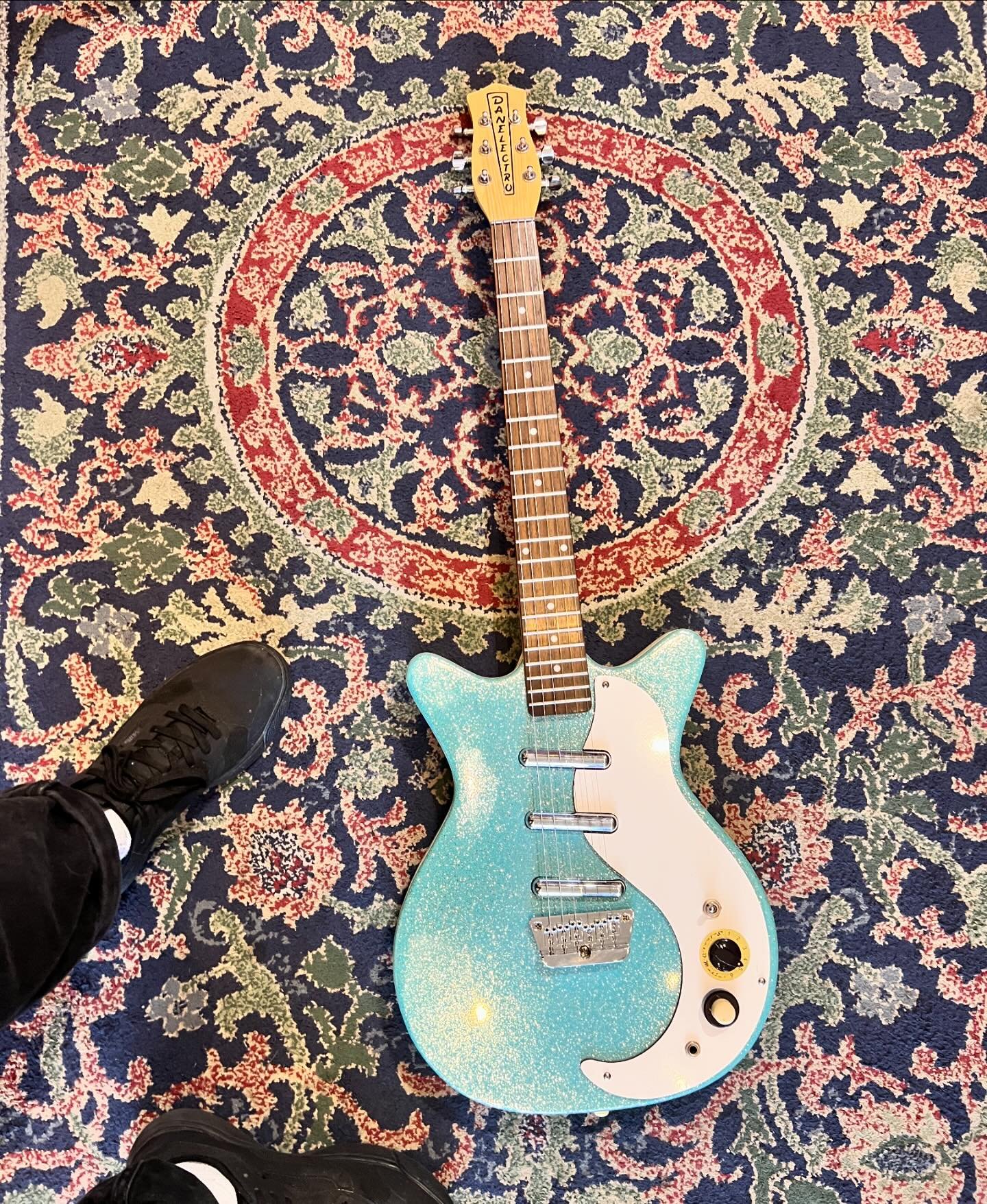 Let&rsquo;s stick with the color theme of the last JM! Here is a kick ass @danelectro_official guitar!!! No idea what model it is but it&rsquo;s versatile and a lot of fun! Come play! #oaklandguitars #danelectroguitars