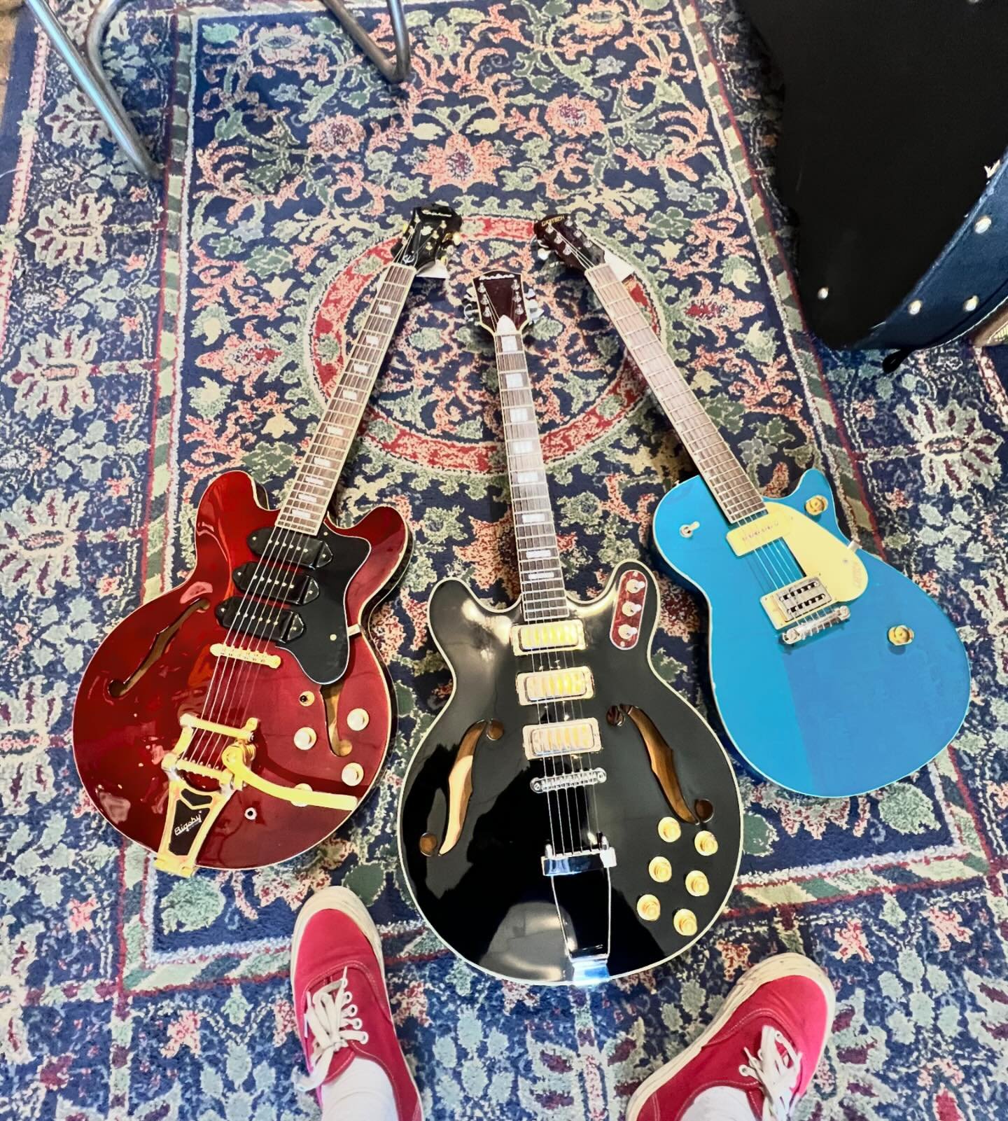 Hat tricks all around! Come play! #oaklandguitars  #epiphone #airline #gretsch