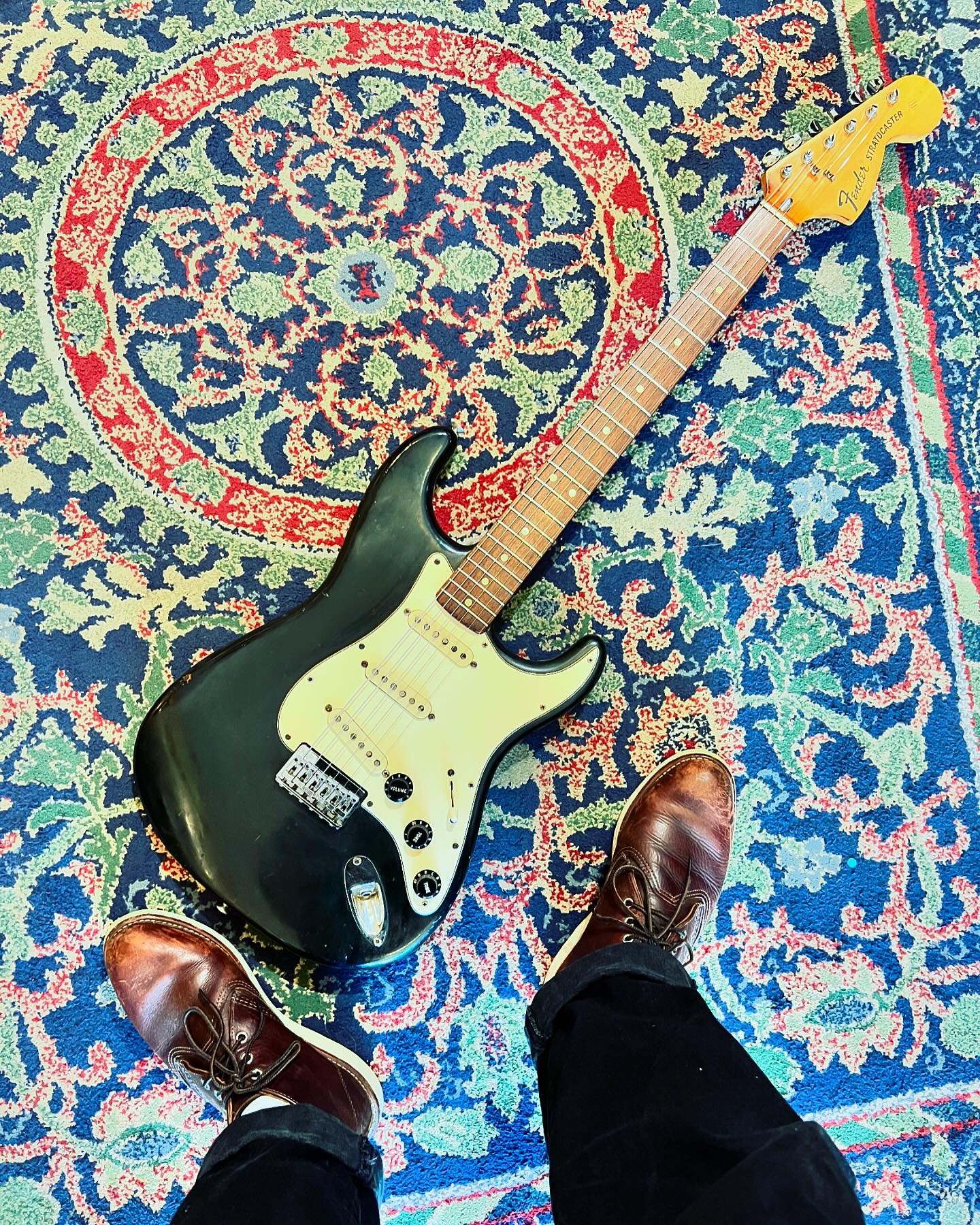 Up on the wall now!! This rad as hell 1975 @fender Strat has all the vibes!!! and a HARDTAIL!!!#oaklandguitars #fender #fenderstratocaster #1974fenderstratocaster