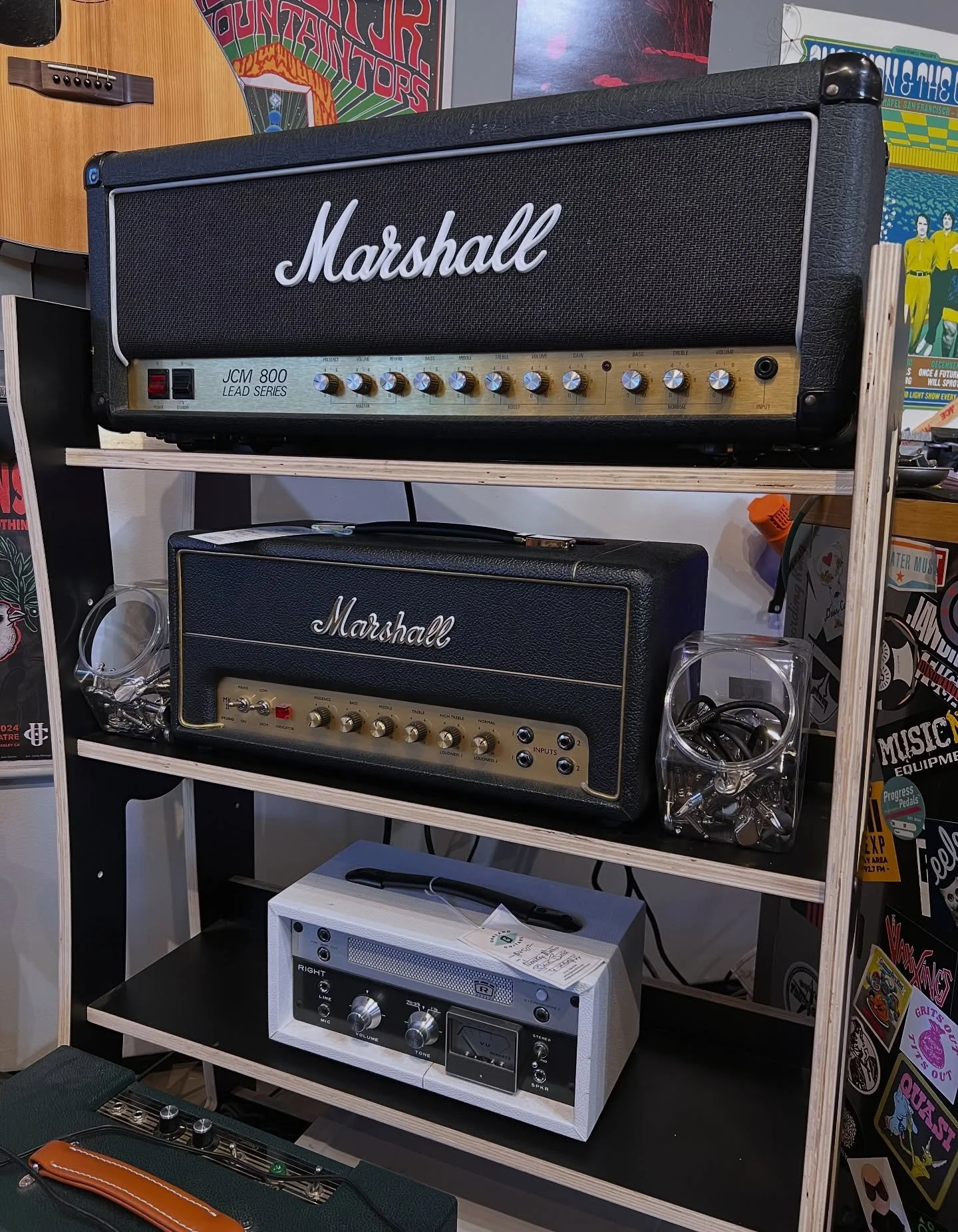 Big, medium and small! Who you picking?! The 1986 @marshall JCM 800? The Marshall JMP MKII? Or the @monkeymaticamps Black Bute?! Hit the comments!! Come play! #oaklandguitars #marshallamps #monkeymaticamps