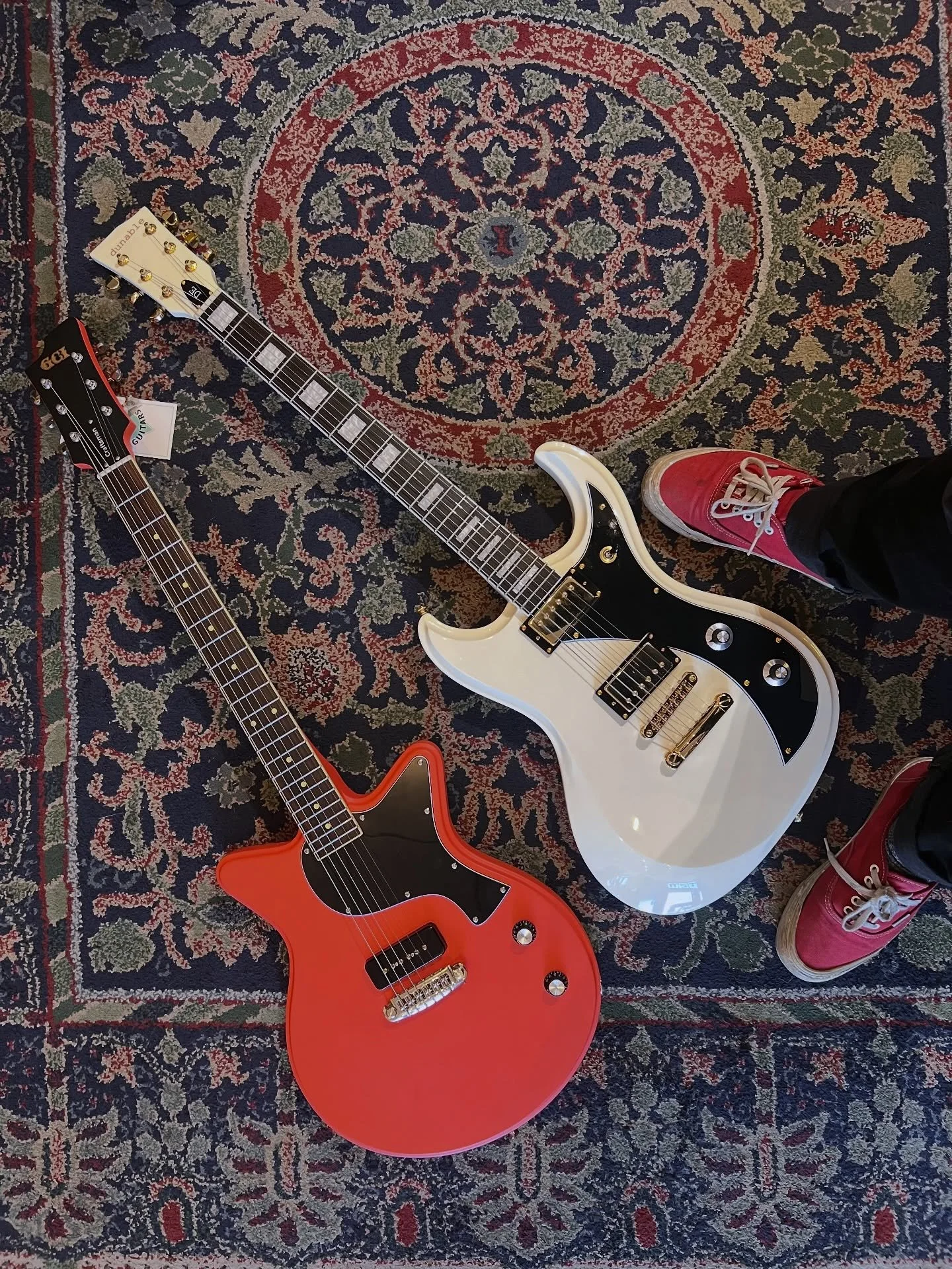 Choose your fighter!!! @dunable_guitars Gnarwal DE or this @godcitymusic Craftsman?! I love them both. Come play!