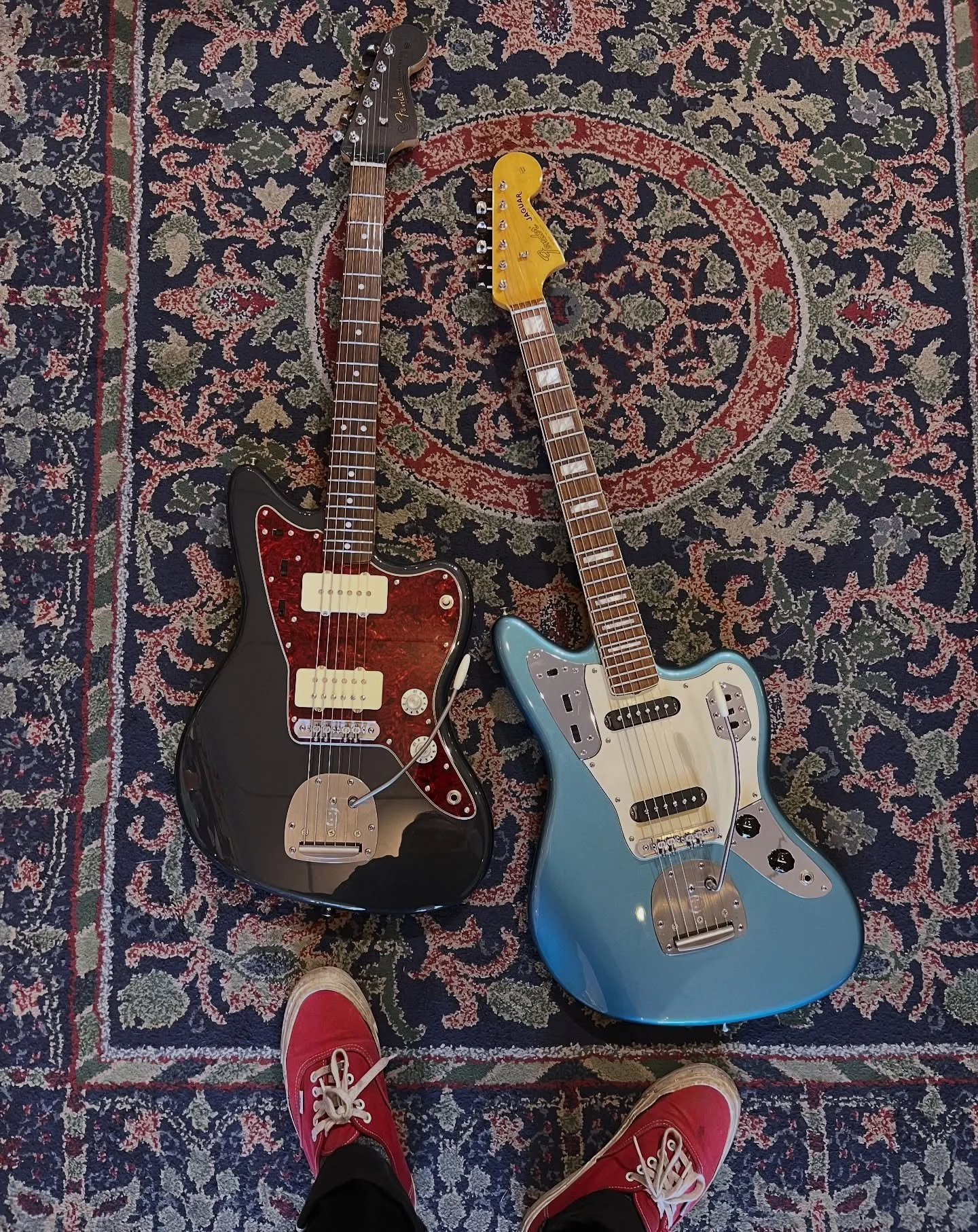 Some killer @fender offsets hitting the wall! We have a killer MIJ Charcoal Frost rocking some @righteoussoundpickups 1991 Gazing pickups (Johnny’s personal favorite) and a beautiful Fender 50th anniversary Jaguar with @mdlpickups p90 pickups.