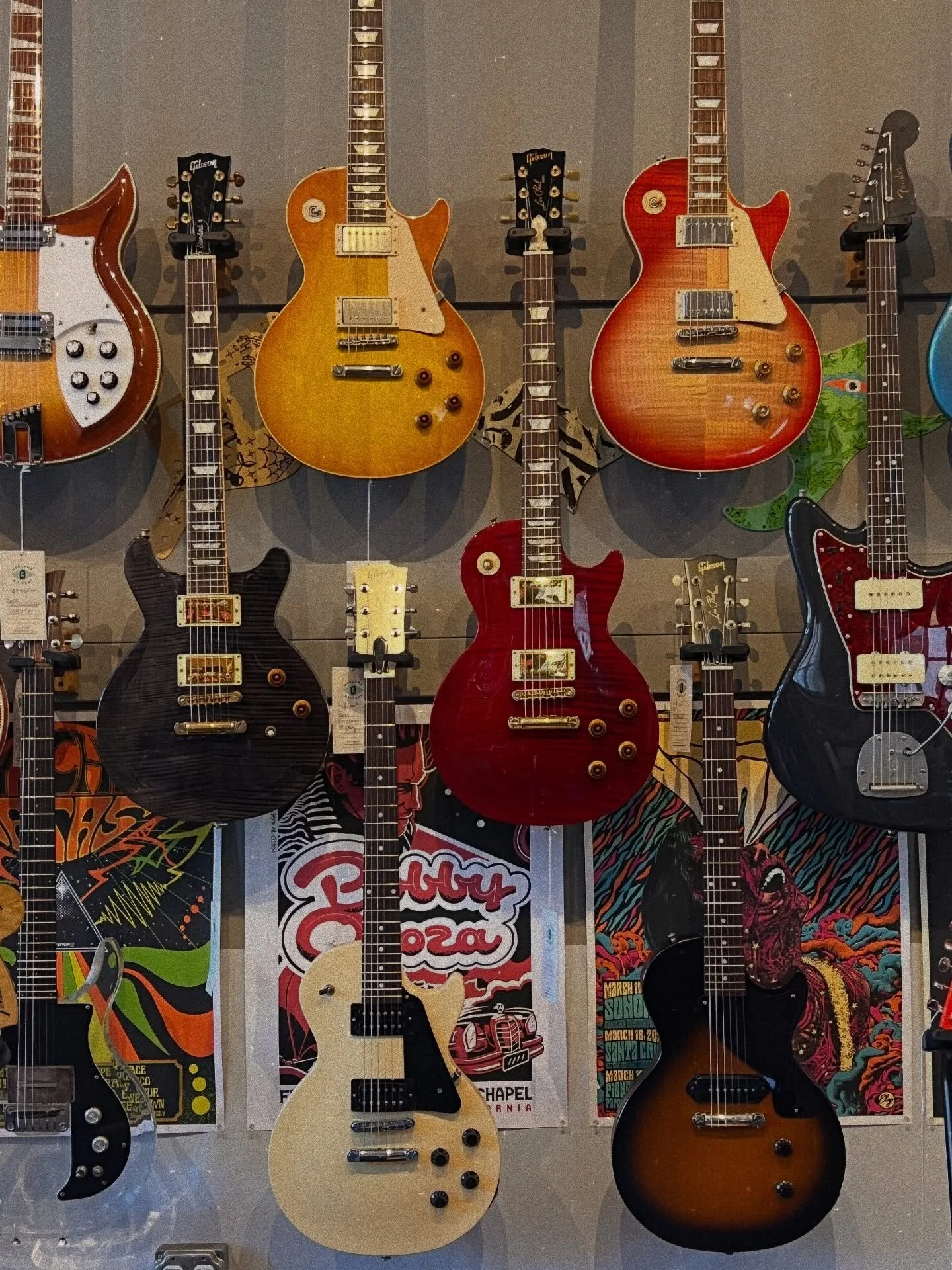 @gibsonguitar Les Paul land looking pretty, preeeeeeettyyyy,
Prettyyyyytt good right now. #oaklandguitars #gibson #gibsonlespaul