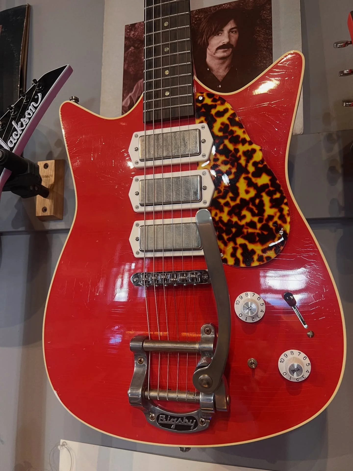 We have a killer @frank_brothers hitting the wall! Those brothers Frank know how to make one nice guitar! Come play! #oaklandguitars #frankbrothers