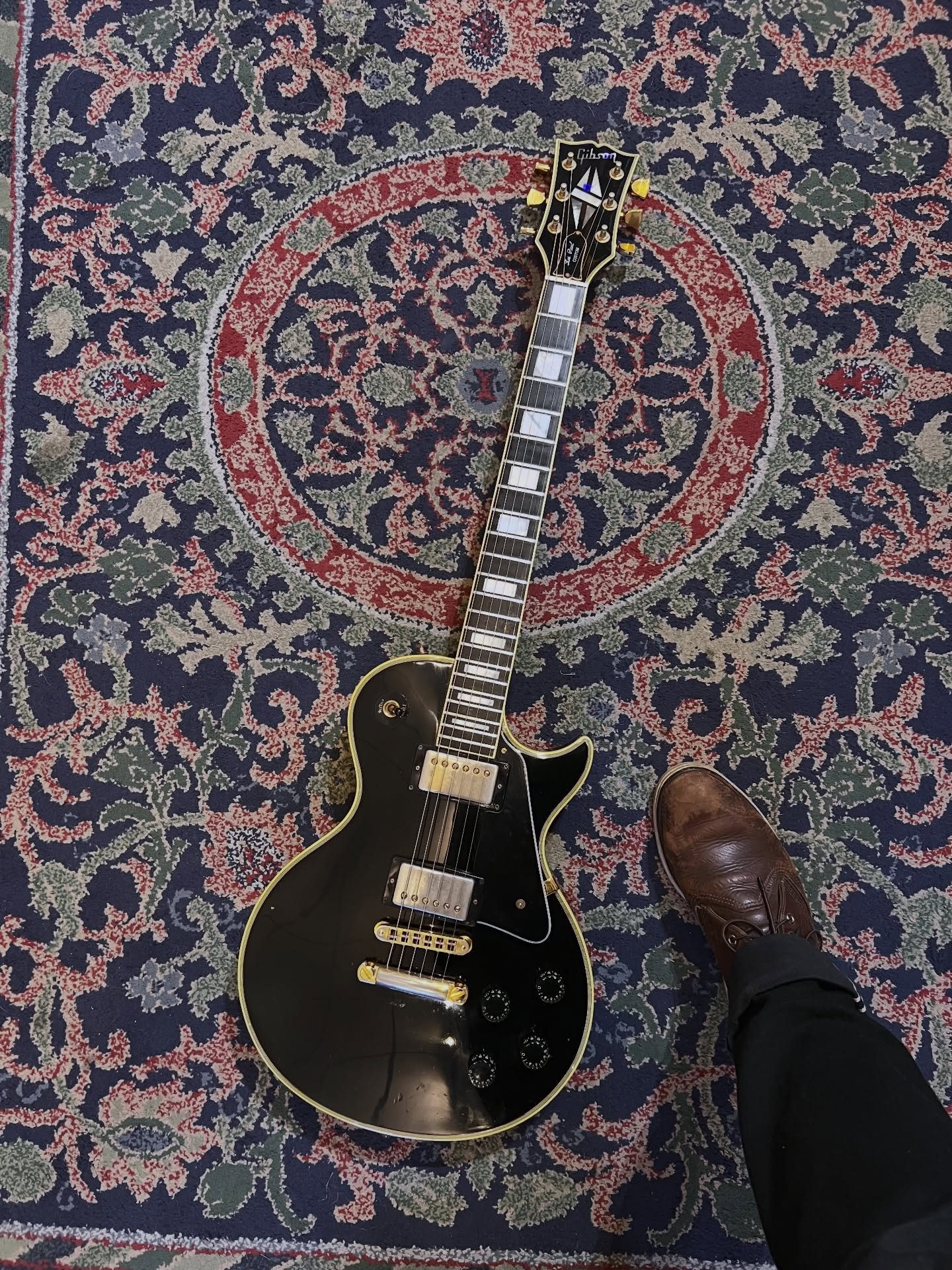 Hitting the wall is this badass 1981 @gibsonguitar Les Paul Custom! All original and it rips! Come play your favorite @interpol song! #oaklandguitars #gibson #gibsonlespaulcustom