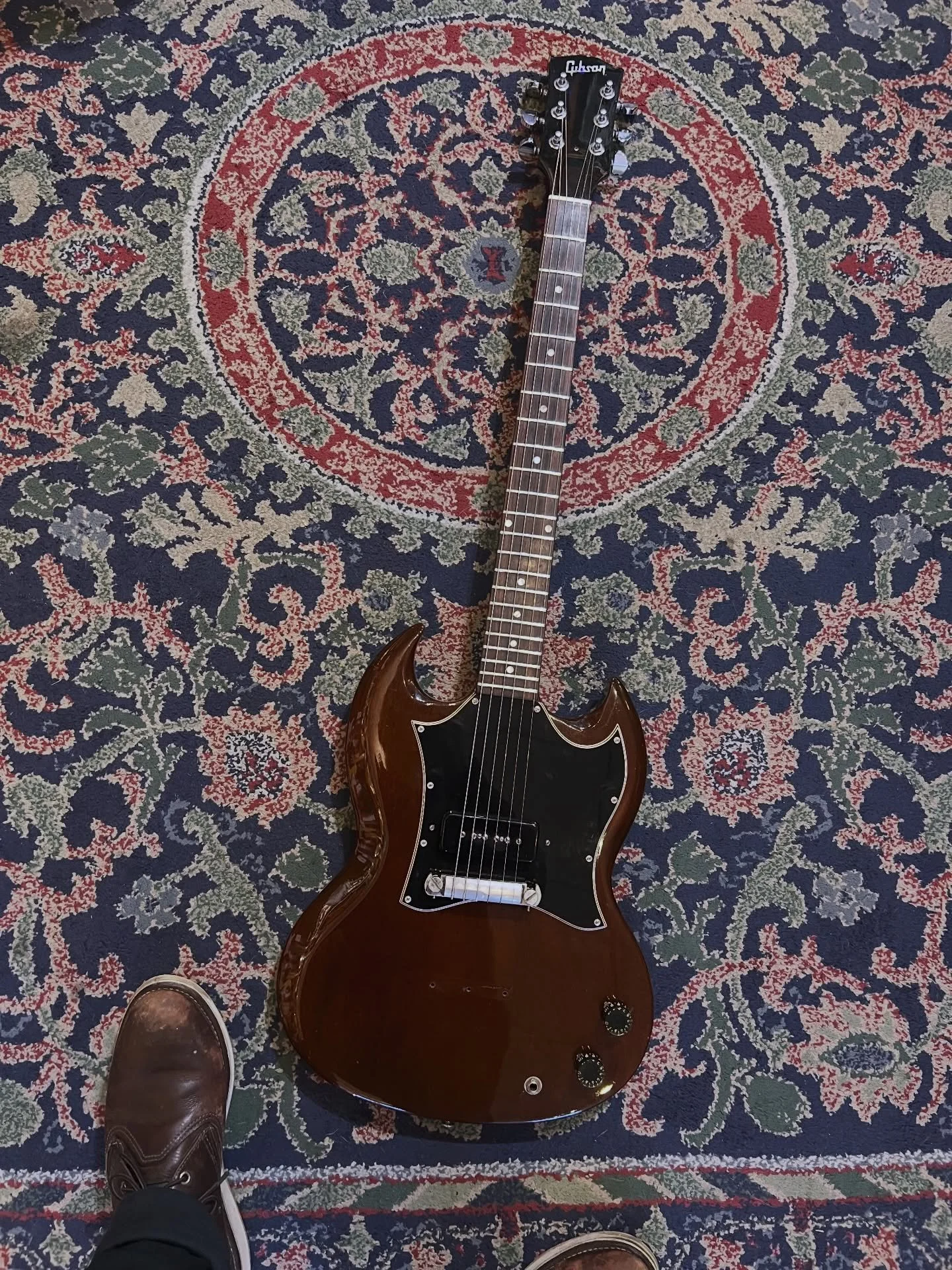 Another killer one hitting the wall! Here we have a 1969/1970 Gibson SG jr! Rocking a @music_city_bridge  This one is a ripper! Come play!! #oaklandguitars #gibson #gibsonsgjunior