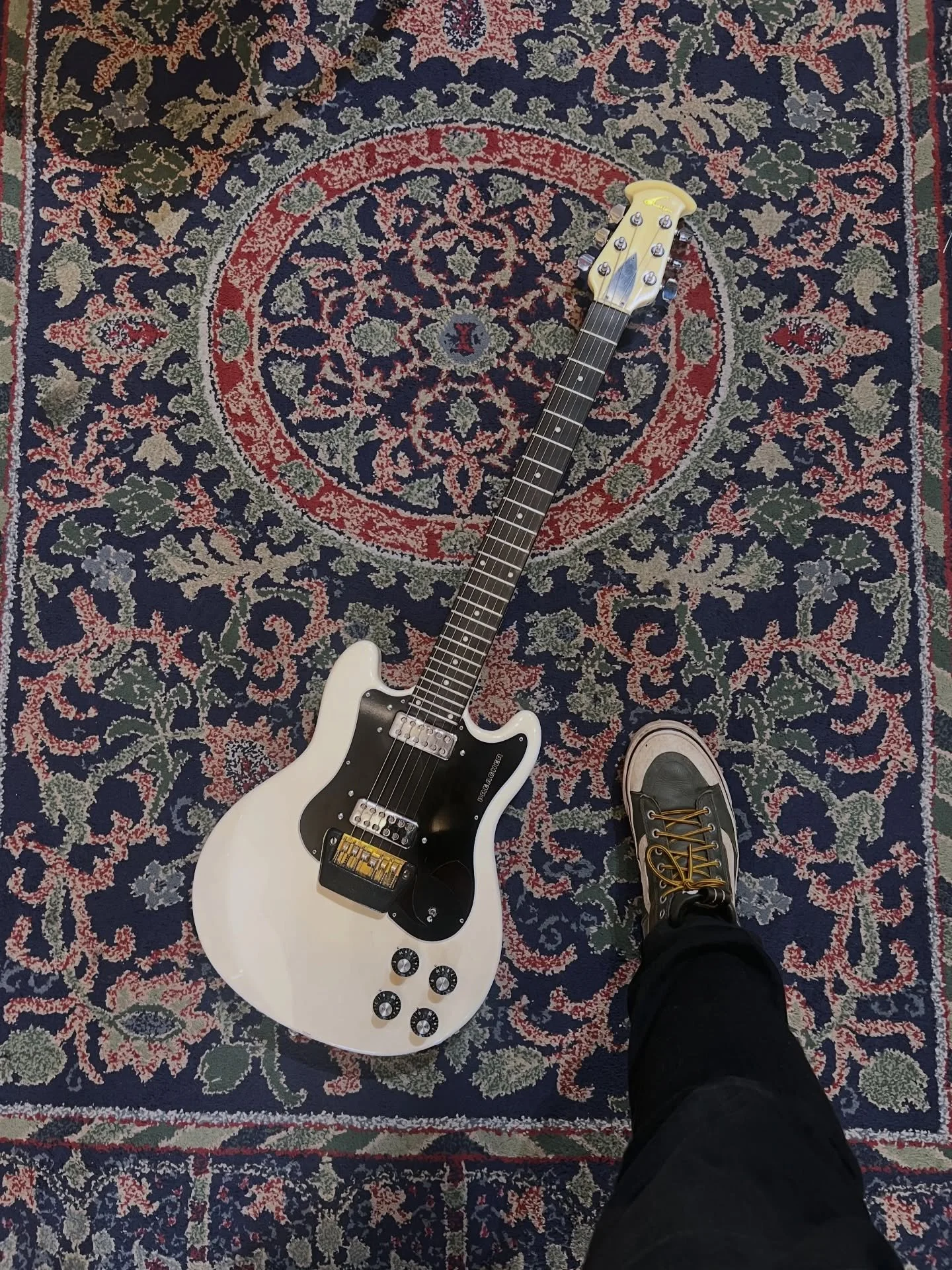 I absolutely love these 70&rsquo;s Ovation guitars! Here we have a KILLER Ovation Preacher! Has some battle scars but it a total player. Come play! #oaklandguitars #ovation #ovationpreacher