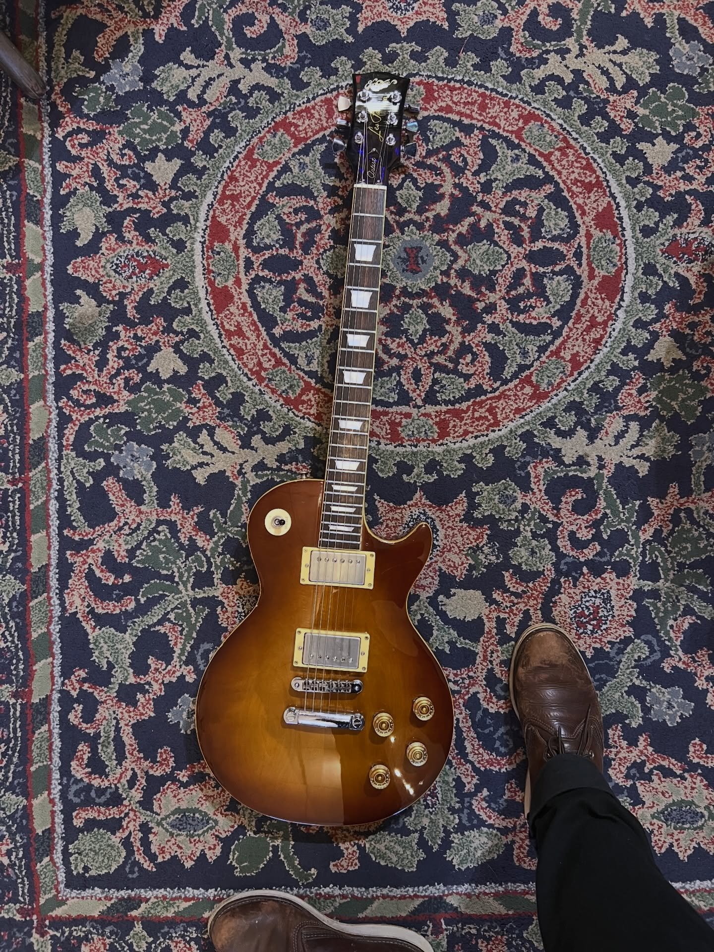 We love MIJ Lawsuit LP style guitars! Here&rsquo;s a killer 70/80&rsquo;s JooDee LP style guitar hitting the wall! Has some hand wound pickups made locally in the bay. Killer guitar and doesn&rsquo;t weigh a ton! Come play! #oaklandguitars #mijlespau