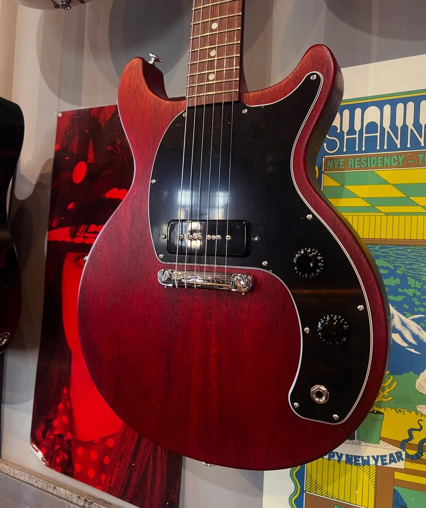 Cool @gibsonguitar DC Junior hitting the wall! Come play!! #oaklandguitars