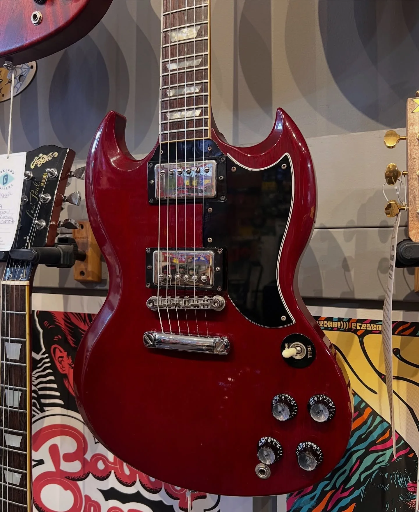 A pretty killer @gibsonguitar 62 reissue hitting the wall! 1990 was great vintage! Come play it!