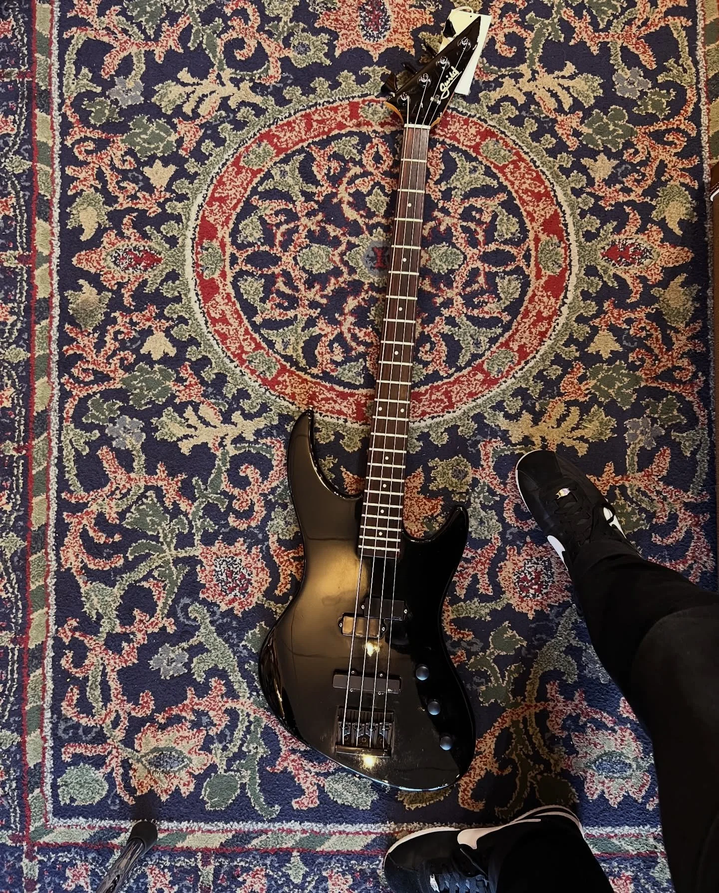 A pretty badass 80&rsquo;s @guildguitars Pilot bass hittin the wall! Super cool and comfortable!! Come play!!