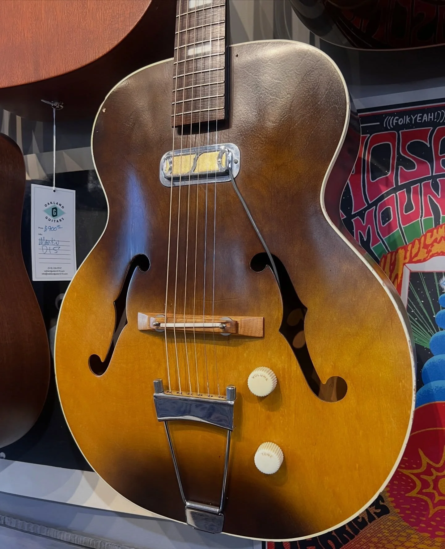 This beautiful Harmony H39 matches @alysaxliu hair toooooo well. Gold foil for the gold medal. I mean come on!! Come play!!! (Alysa if you see this, ty for being you!! Come hang out!)