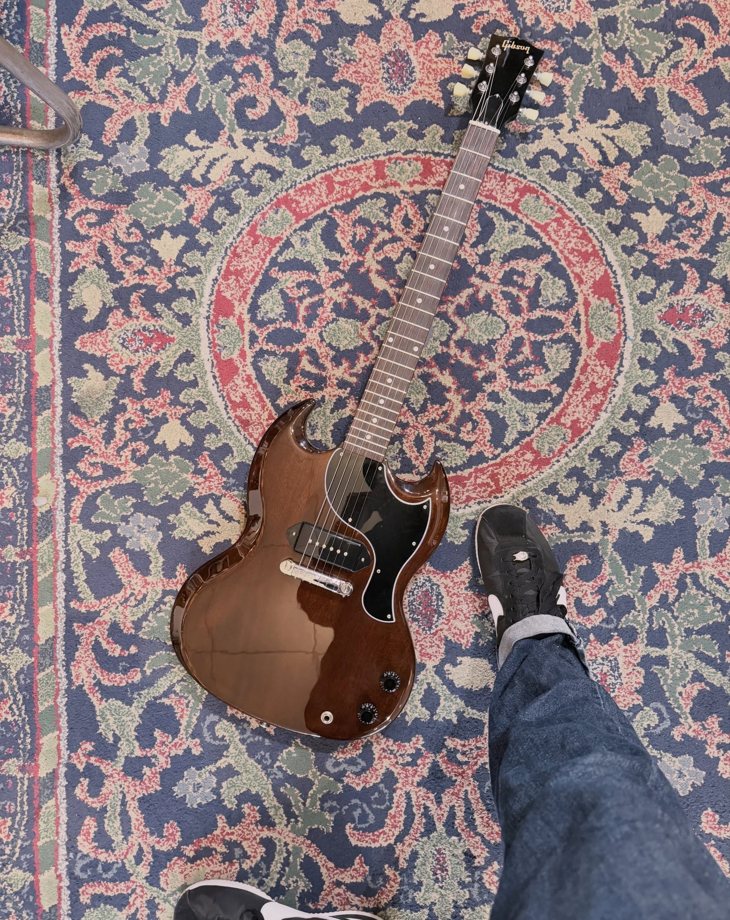 Also hittin the wall is an absolutely awesome @gibsonguitar SG junior!! Come play!!