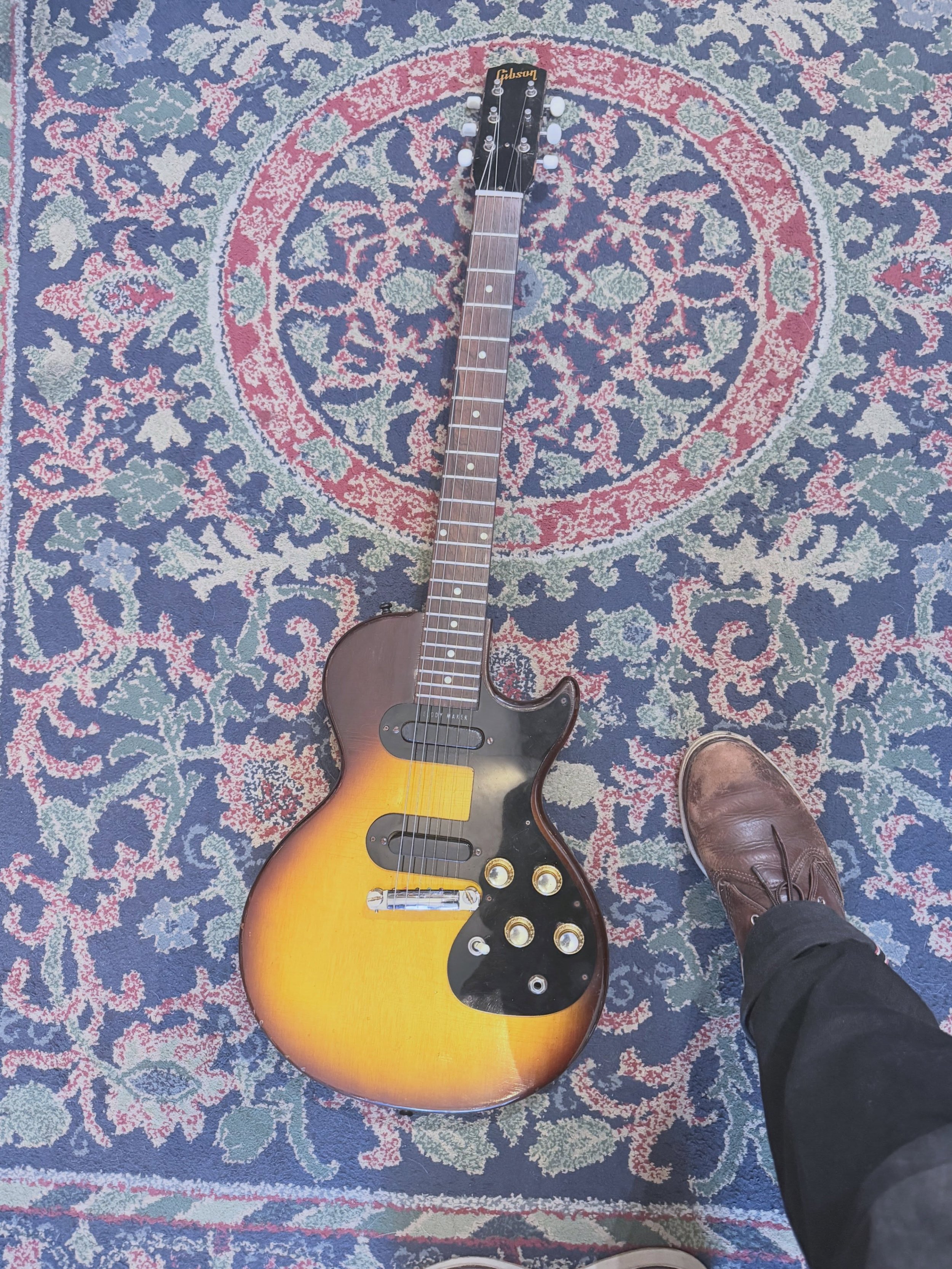 Here is a RARE bird for ya! A killer 1961 @gibsonguitar Melody Maker D! Killer piece and cheaper than the only other two listed on @reverb Come play!!