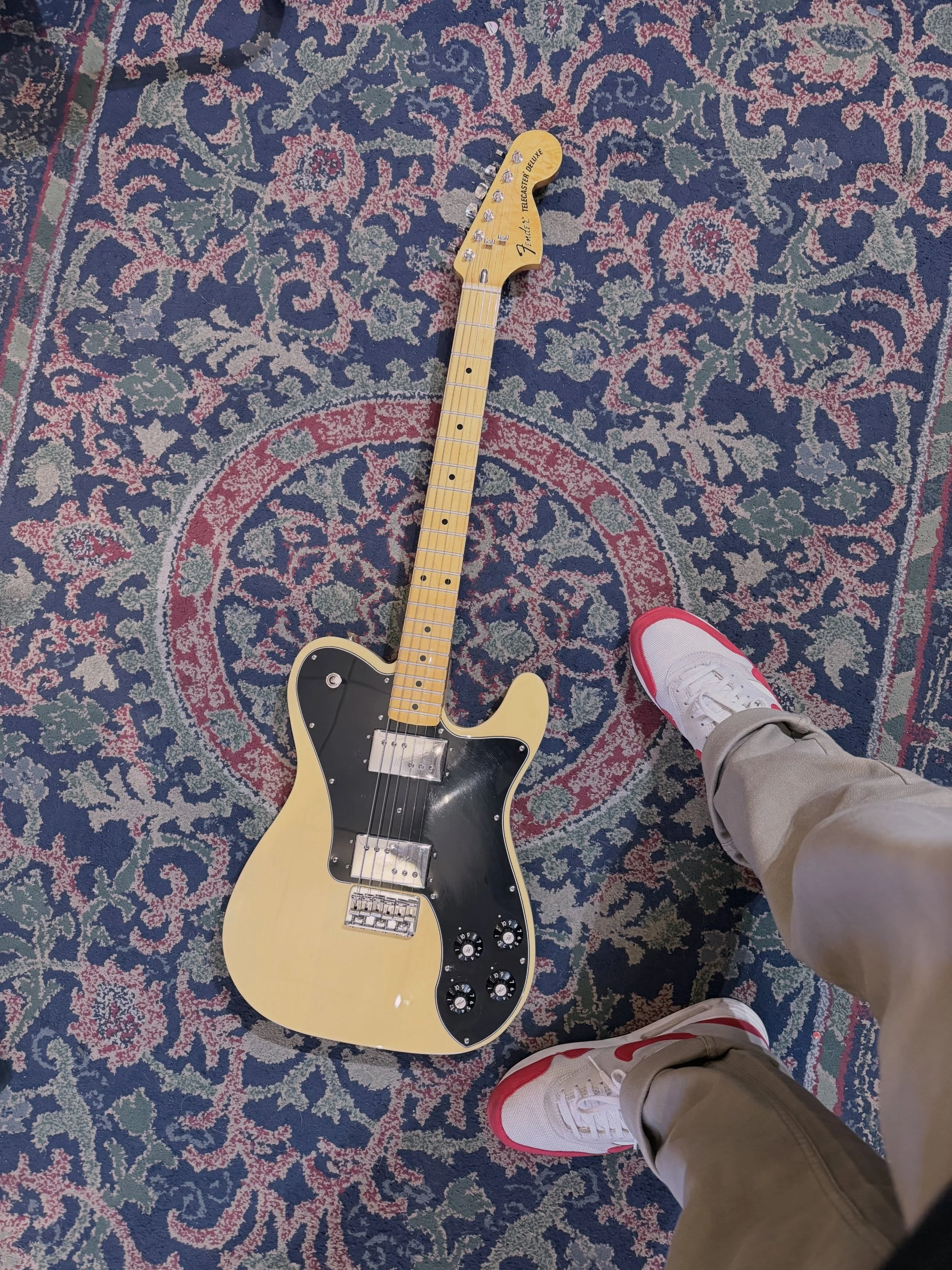 Hella fun Tele Deluxe hittin the wall! Come play!!