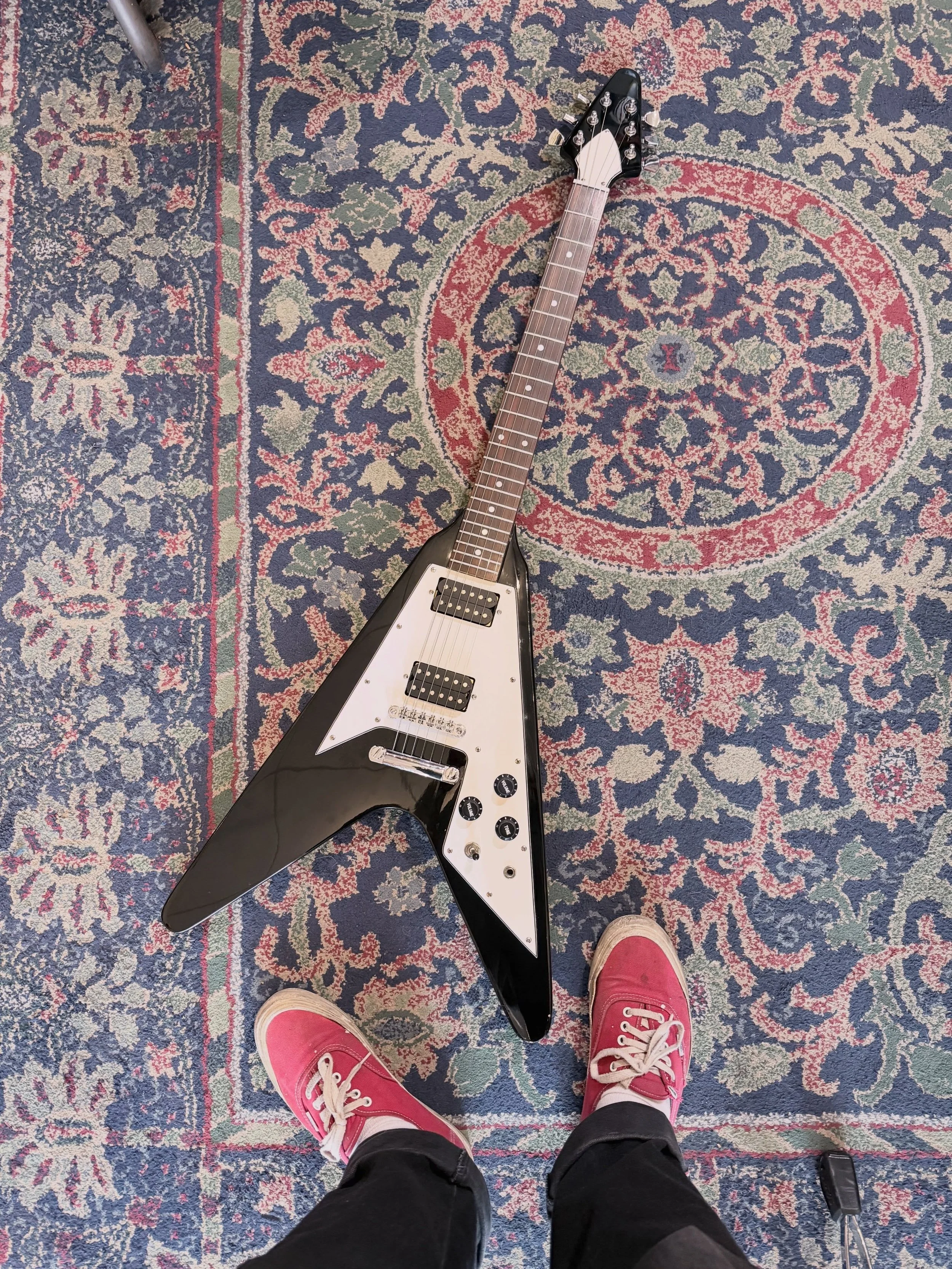 &ldquo;I like Flying V because they fly.&rdquo; @bhinds RIP. This ripper of a knock off V is awesome! Come play!!
