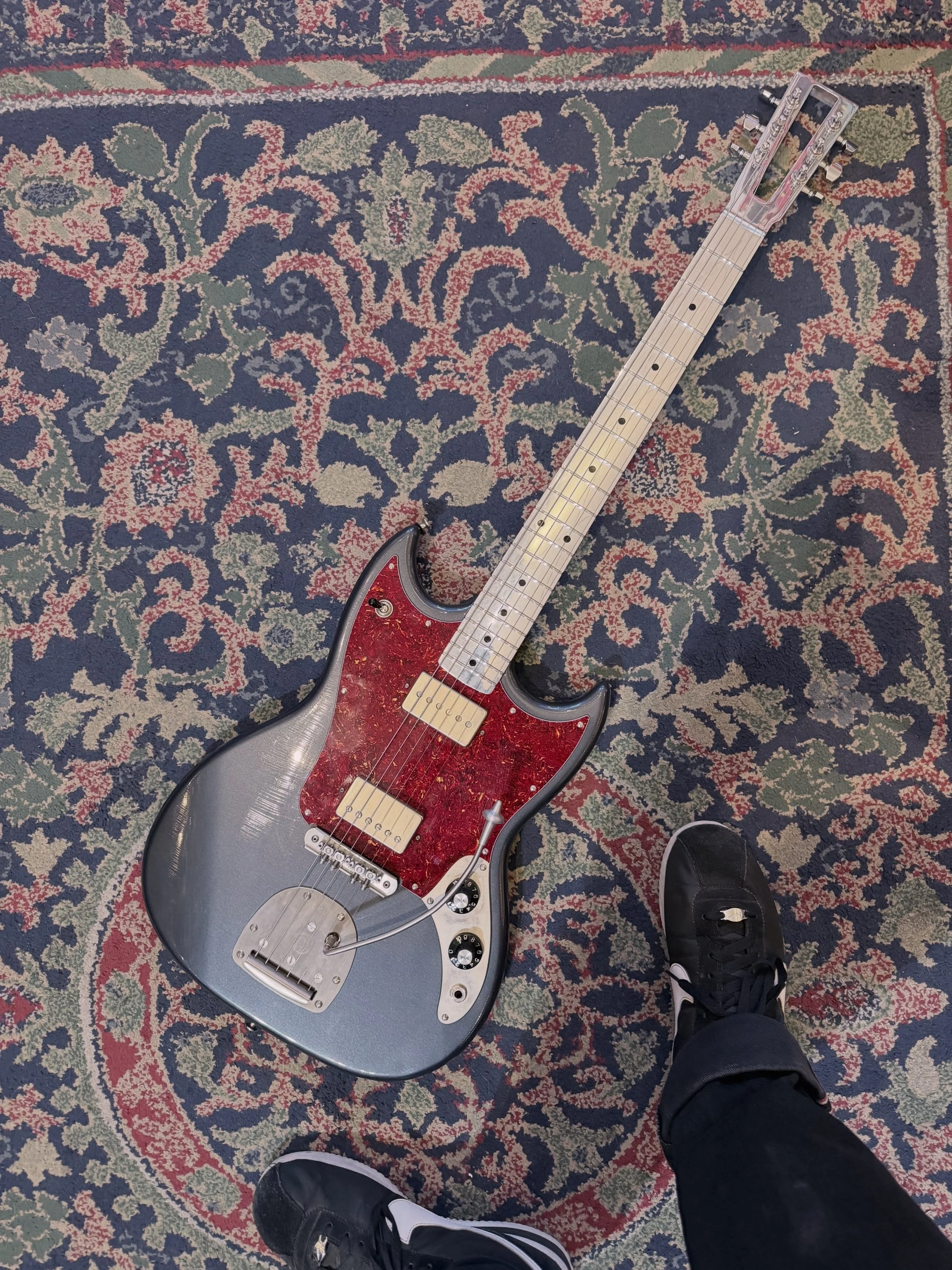 Also hitting the wall is a super special 1 of 1 @frank_brothers Sonar with a @electricalguitarcompany neck! Rocking a @masterybridge bridge and trem. The 1991 Gazing set by @righteoussoundpickups are absolutely stunning! This is a perfect daily drive