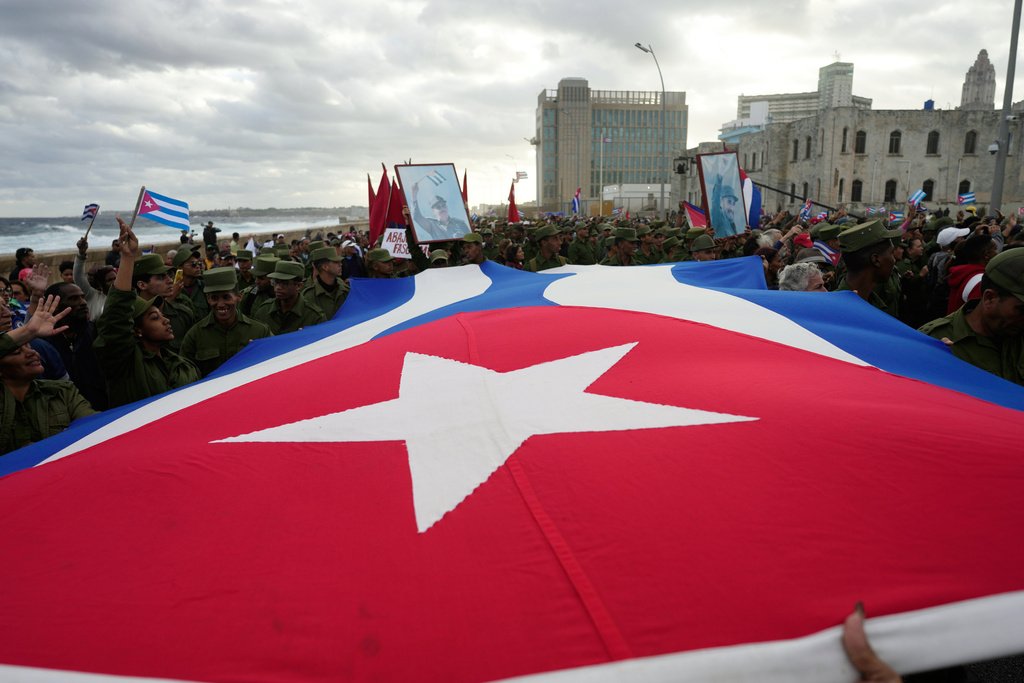 Trump Tightens Pressure on Cuba as Havana Signals Talks and Democrats Urge Restraint