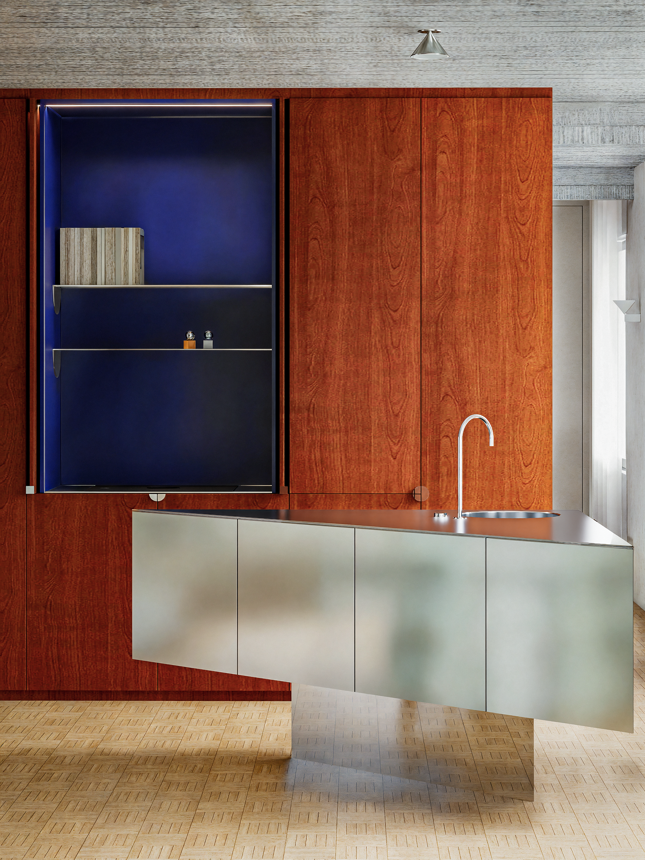 Moderne keuken met rood houten wand, blauwe nis en een zilveren uitklapbare keukenkast voor het aanrecht.