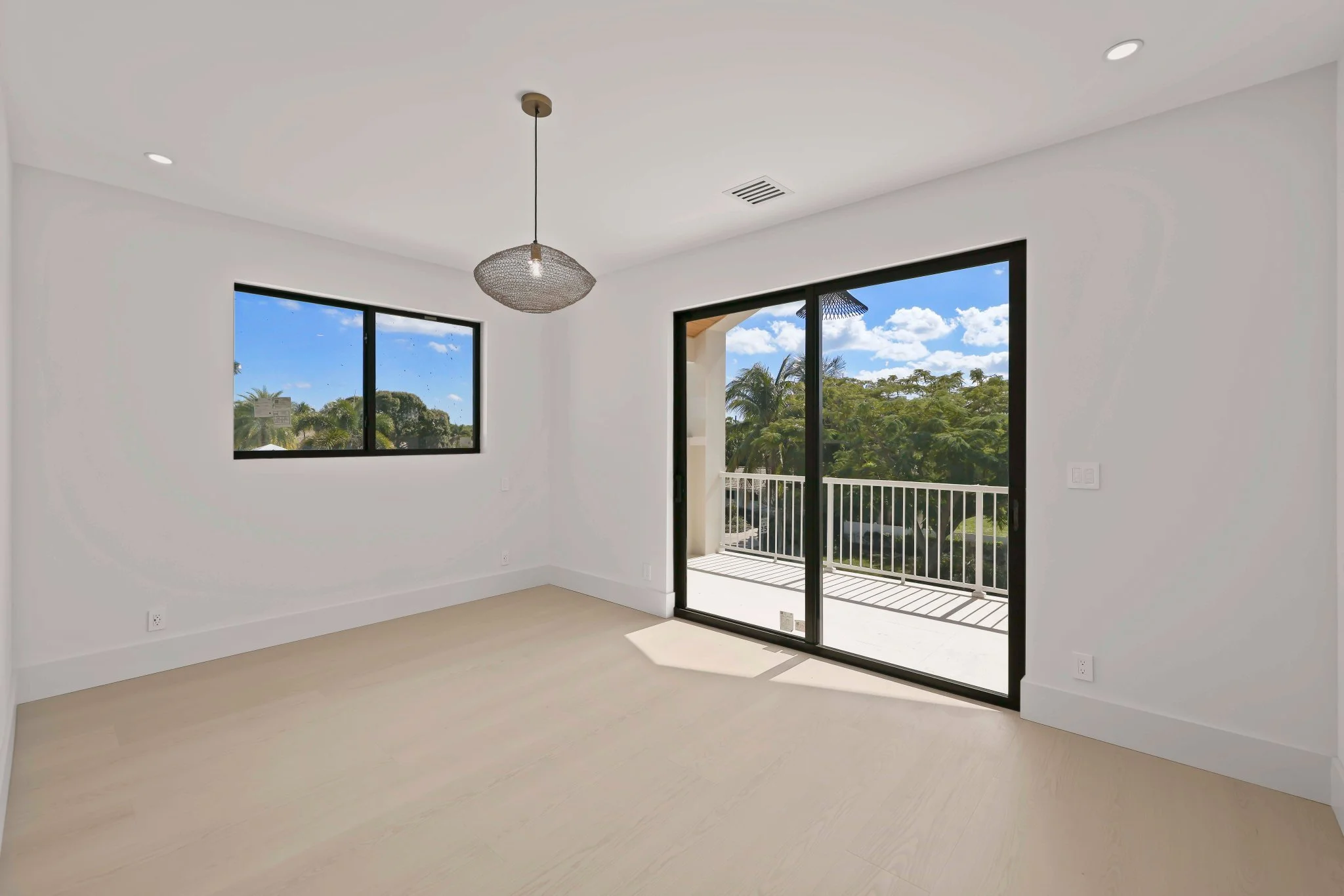 1701 North Swinton Ave - 47.jpg-SMALL.JPG