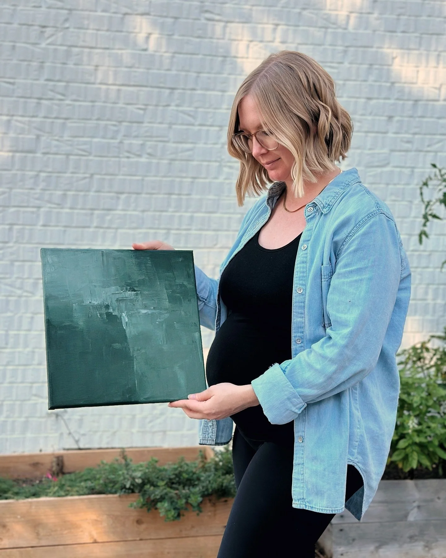 Will I see you tonight at the @artcrawlfranklin? I&rsquo;ll be showing work at @luxuryhomesoftennessee from 6-9pm right on the square by Ruby Sunshine and behind the pumpkin installation!
⠀⠀⠀⠀⠀⠀⠀⠀⠀
Come say hi to me and my very pregnant, very tired s