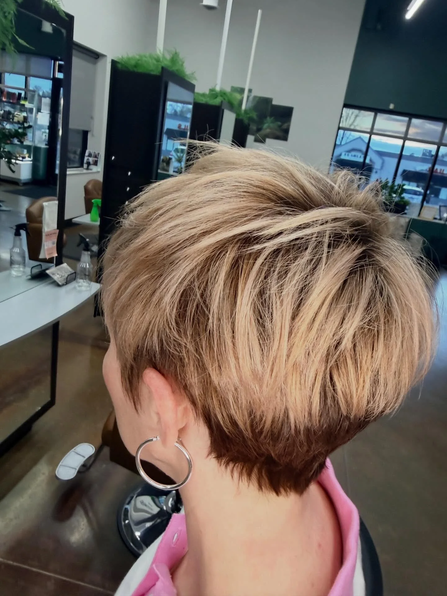 Recent cuts and color done by stylist Amanda!
#avedacolor #mnstylist #chisagocity #lindstr&ouml;m #pixie