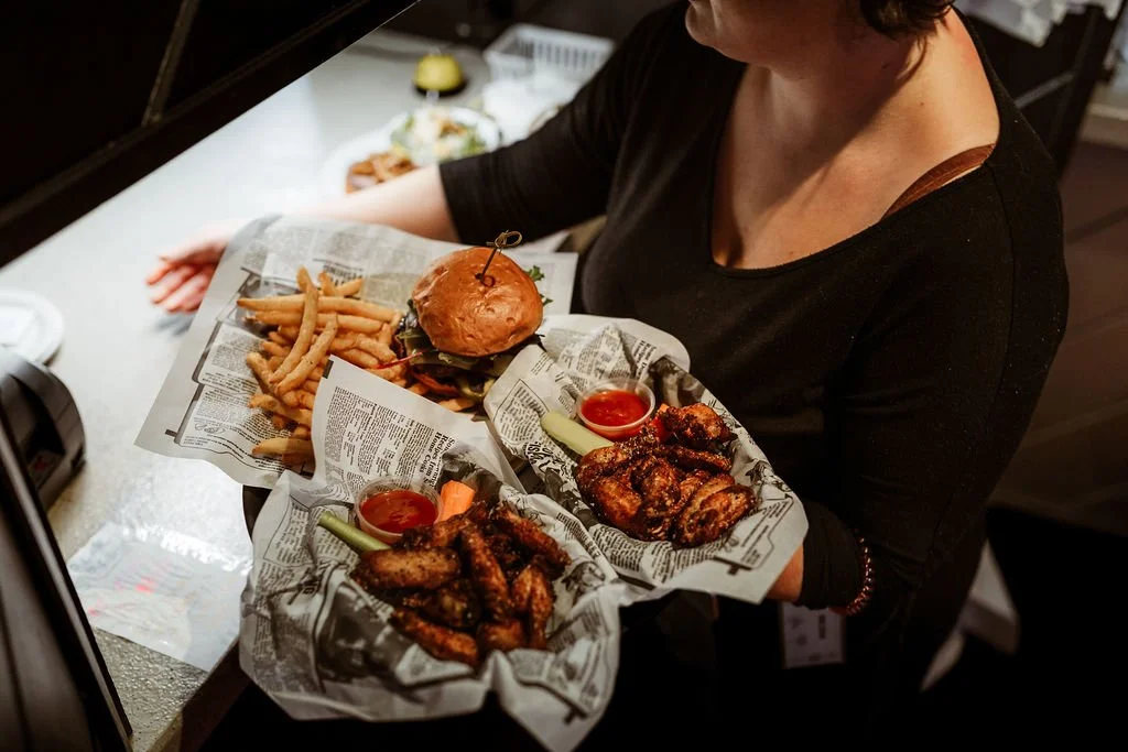 MIXERS Bar & Lounge Chicken Wings Burger Server Quality Best