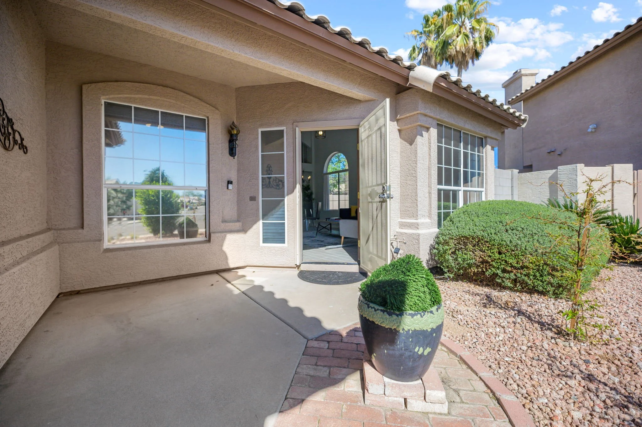 3-web-or-mls-18644 N 35th Pl-3.jpg