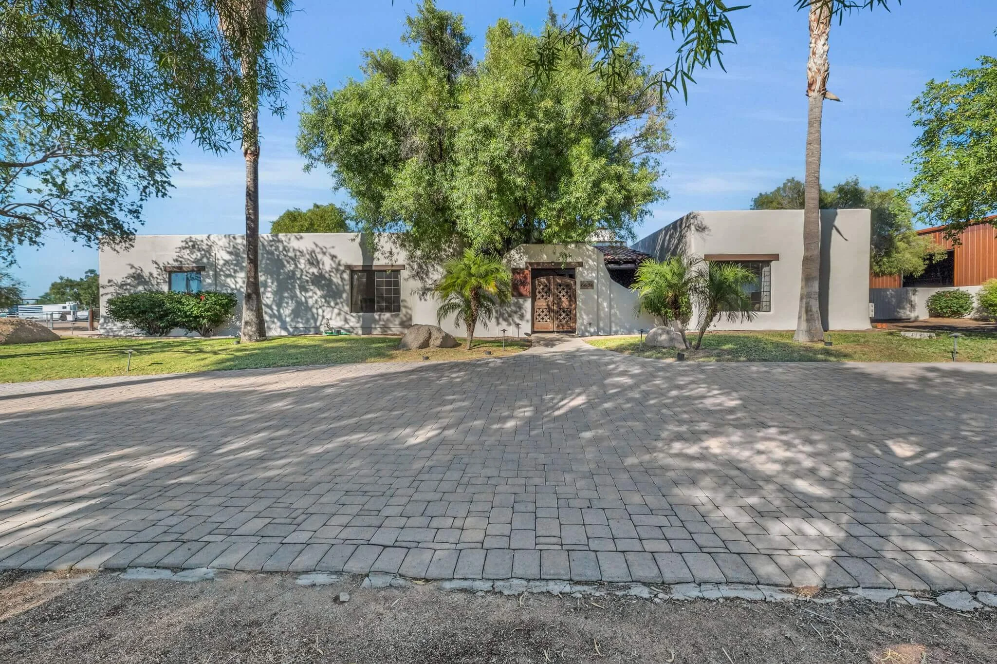 1-web-or-mls-6636 E Dale Ln-1.jpg