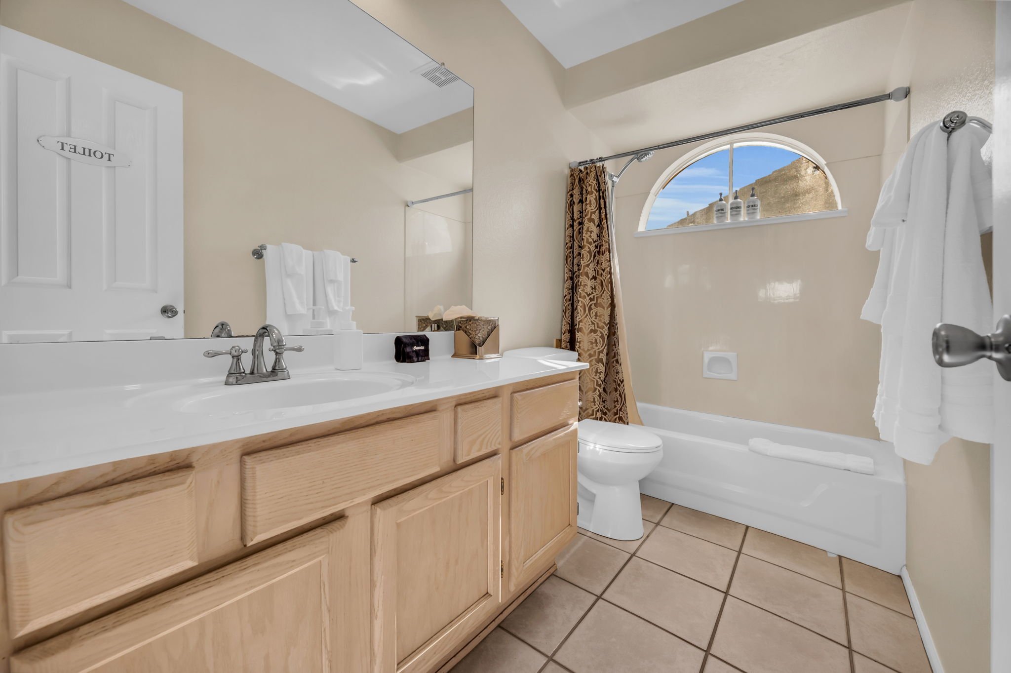 26-web-or-mls-14820 N 42nd Pl-26.jpg