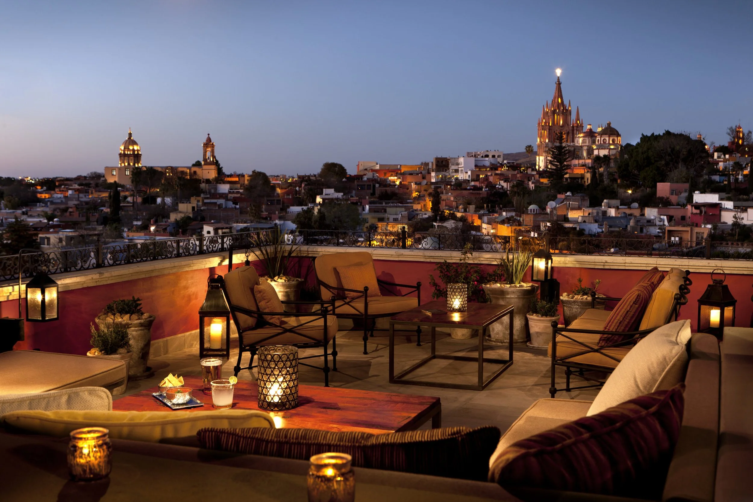 39793302_Luna-Rooftop-Tapas-Bar_4500x3000-1-scaled.jpg