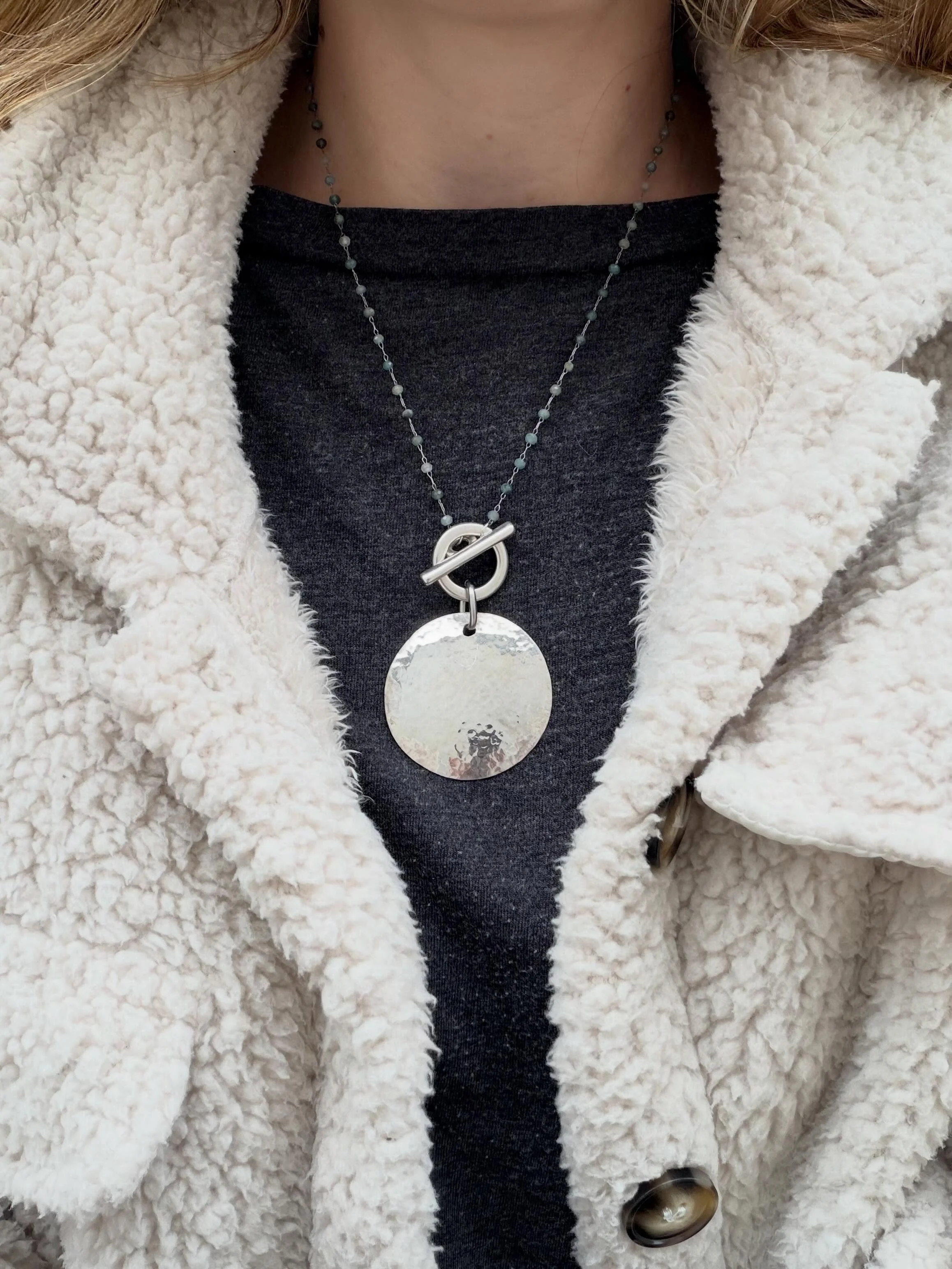 Le projet avance ! 

Ce bijoux vous sera propos&eacute; avec un petit quelque chose de chez @le_monde_de_sirela qui a toute son importance par ici ✨ 

Vous pourrez choisir entre l&rsquo;Argent 925 ou du Laiton selon vos envies et votre budget et le p