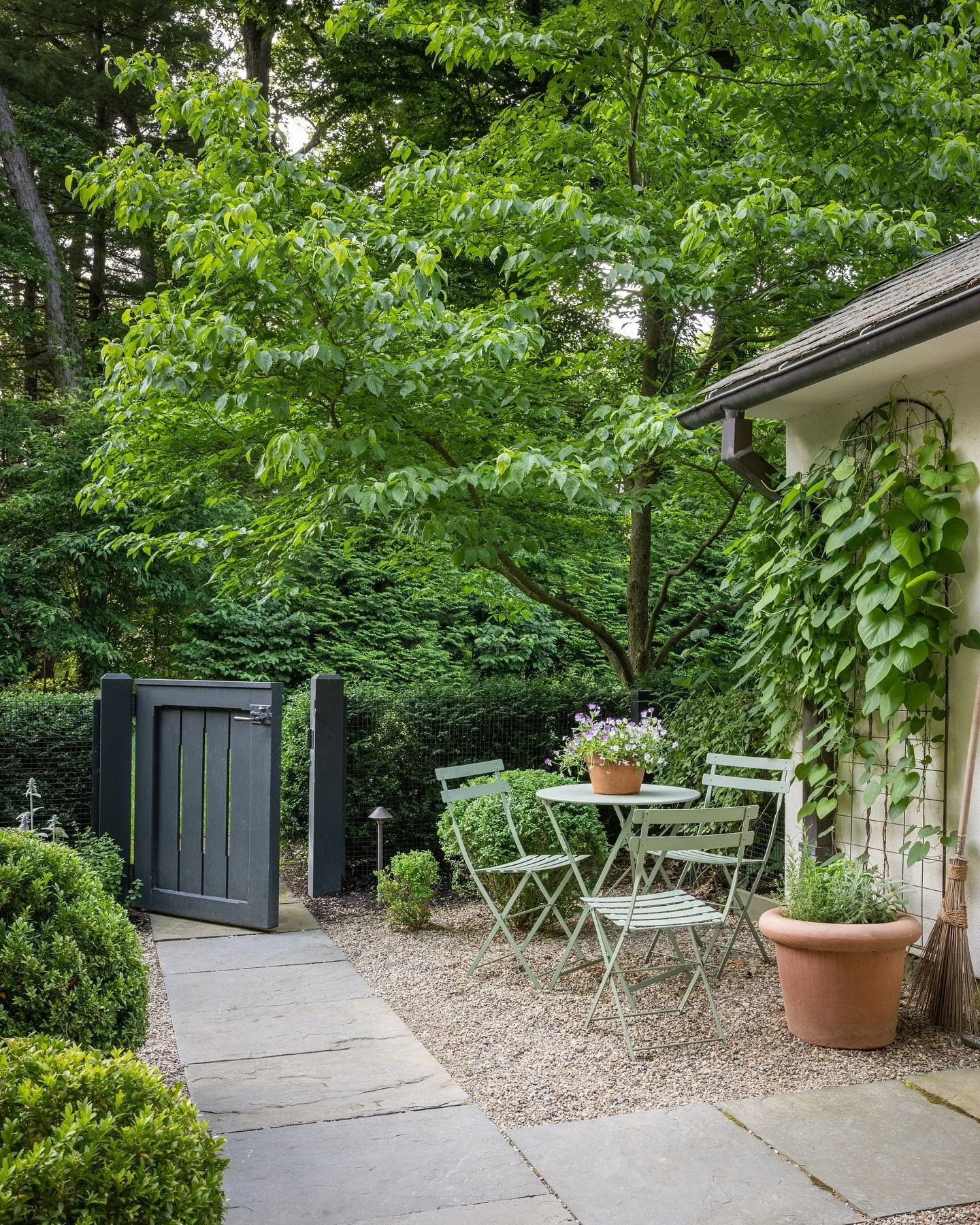 An early morning shoot of a lovely garden, designed by and captured for @leblancjones!
 
#architecturalphotographer #architecturalphotography #architecturephotographer #architecturephotography #landscapearchitecturephotographer #landscapearchitecture