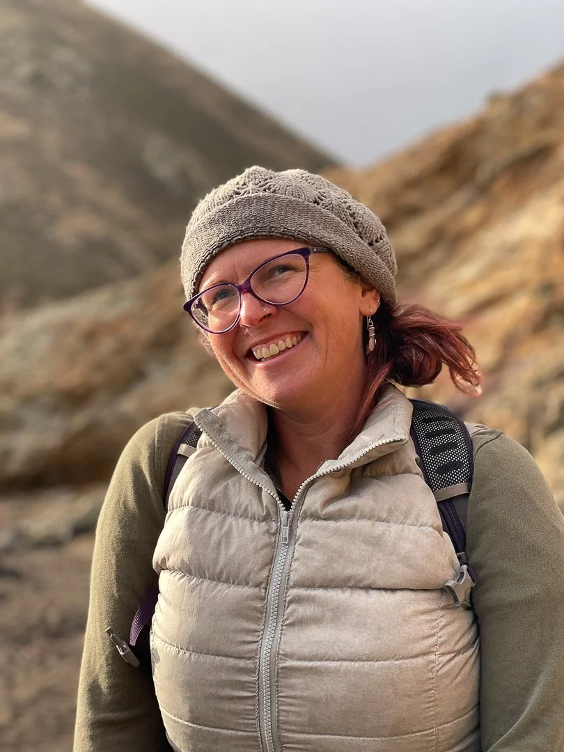 Jes smiling while on a hike in Joshua Tree.