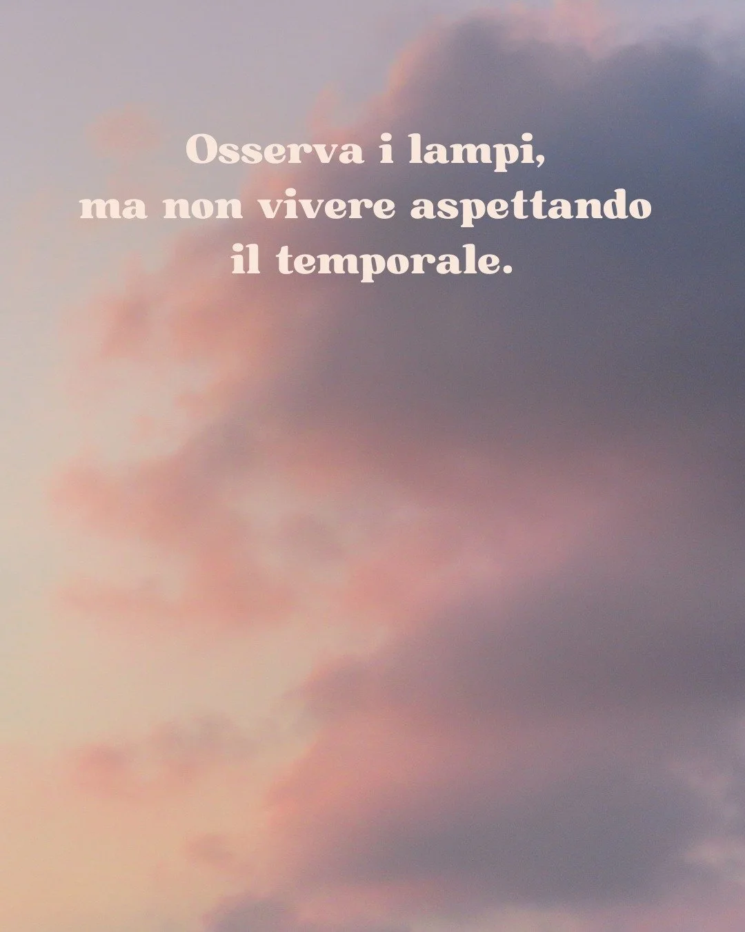 Non tutto ciò che la mente mostra è da seguire.
Le intuizioni arrivano come lampi: illuminano, poi si dissolvono.
Impara a fidarti di ciò che senti,  ma anche del silenzio che rimane dopo.
Osserva, non trattenere.
#kundalini #ku