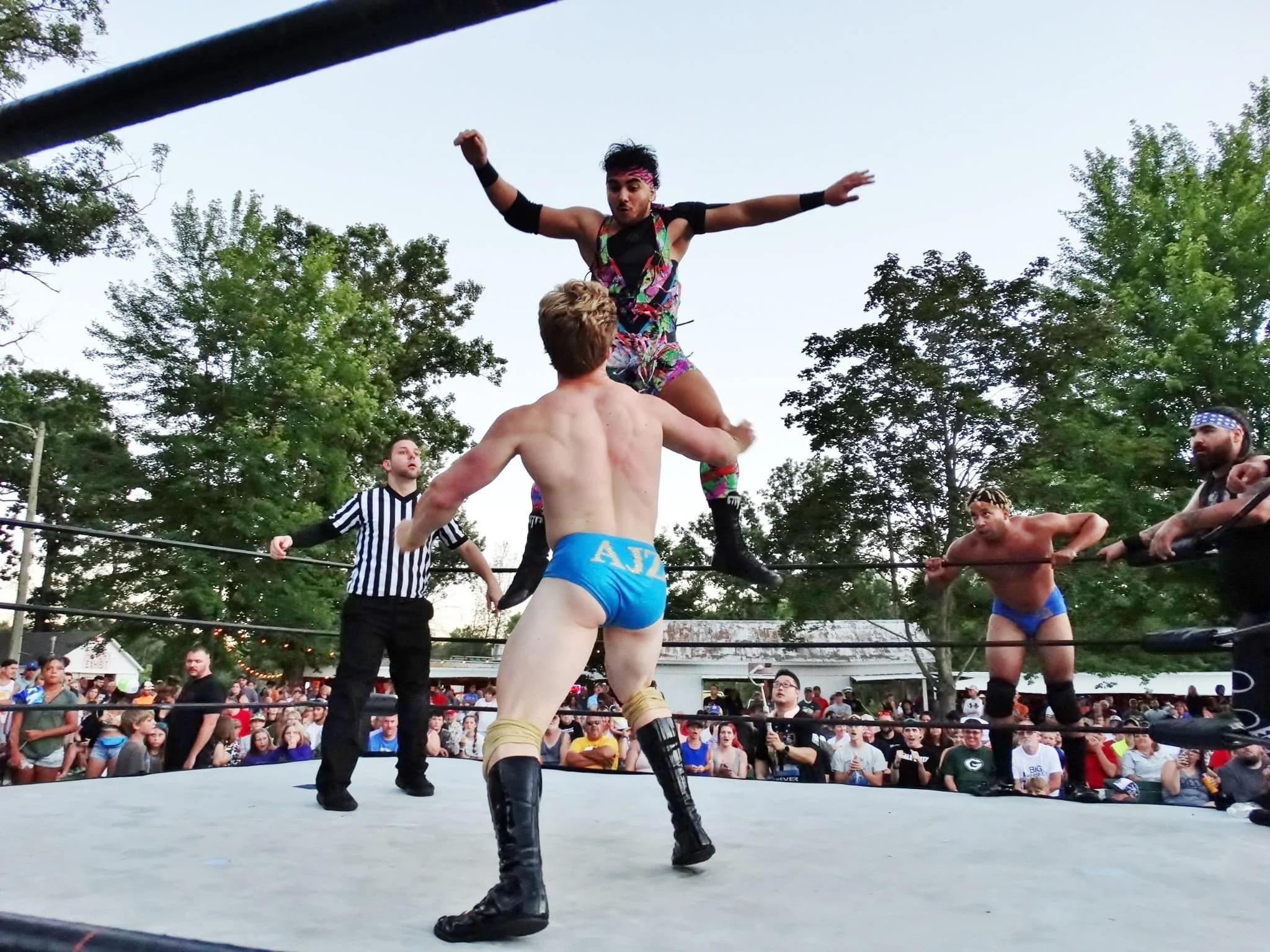 action-dive-crowd.jpg