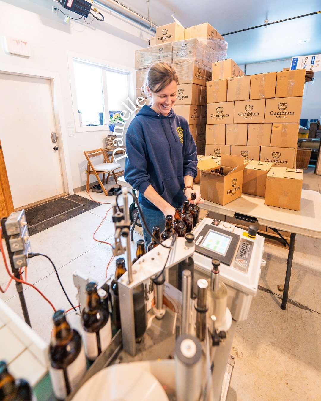 Today, meet our ciderhouse crew! 🍎

While Garance, Maya, and Danielle welcome you out front, pouring tastings and helping you find the perfect bottle,  Frances, Danielle, Kim, and Maddy work behind the scenes, crafting cider, labelling and packaging