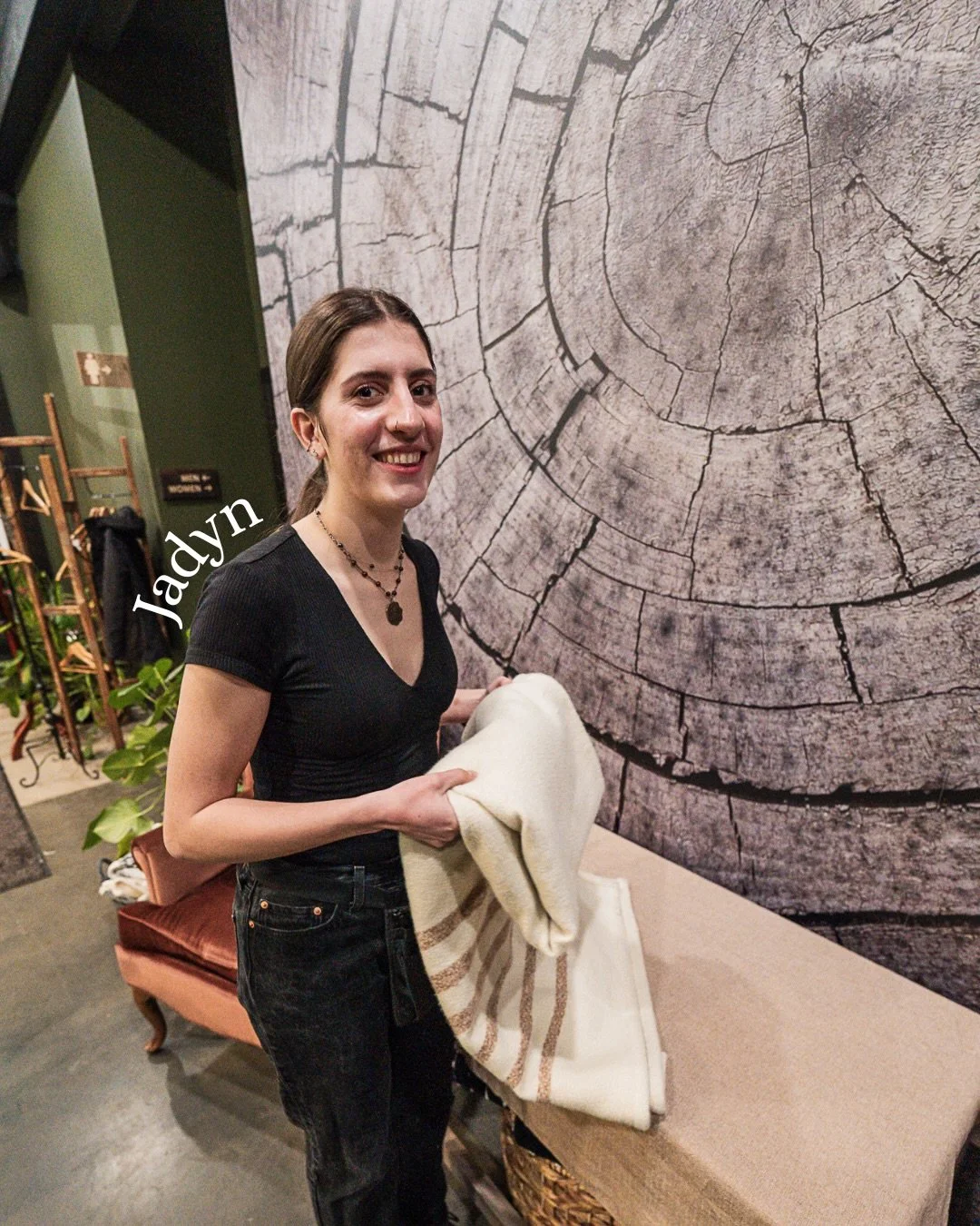 the faces of Cambium, part 4 

One more spotlight on this amazing team, who made Cambium a truly warm and welcoming place this year. From concerts or Long Table Dinners to sunny weekends on the patio or cozy afternoons in the lounge, our crew always 