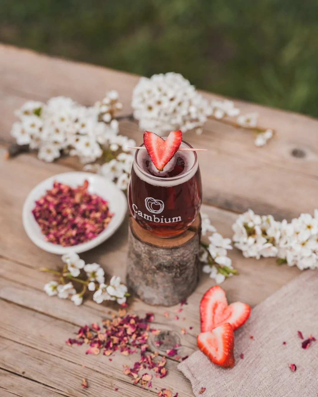 Some of you may have spotted it on the cider list back in April&hellip; 🍓

Our Strawberry Hibiscus Cider is officially back for the season - and it&rsquo;s already becoming a crowd favourite! 
Whether you&rsquo;re enjoying it on the patio at Cambium