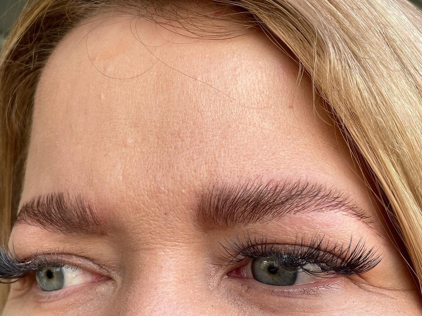 Did you know that we now offer brow lamination in the salon? I mean how could you not want thicker, fuller looking brows? 😝😝

#meccahair #labiosthetiqueaus #greatlengths #purehaircare #browlamination #kalingahairdresser #wooloowin #beautyblog #crue