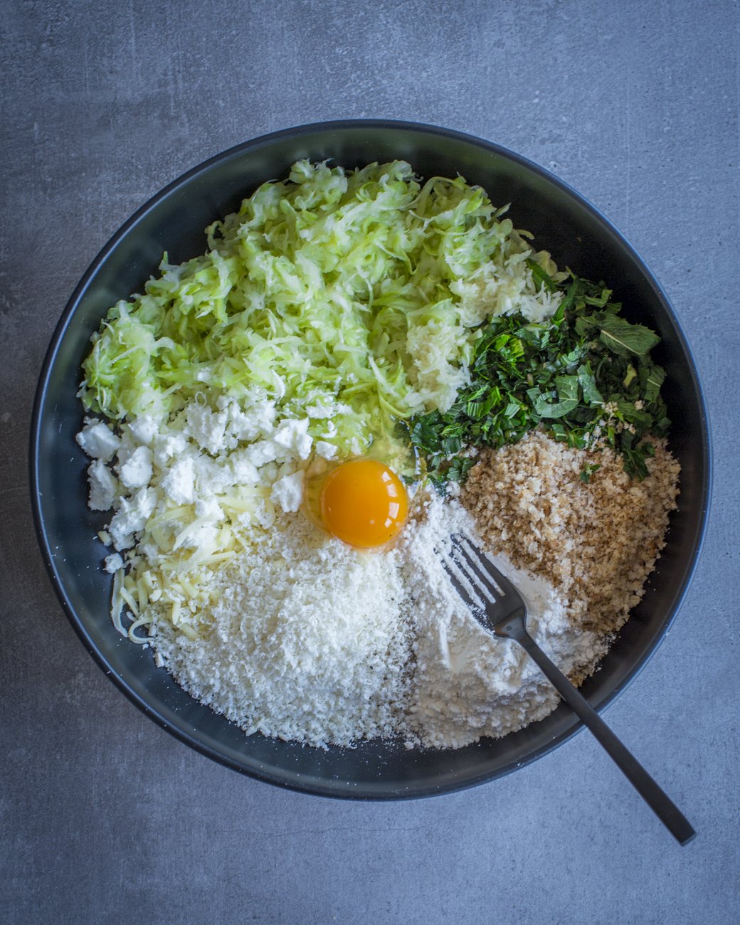 kolokithokeftedes greek zucchini fritters