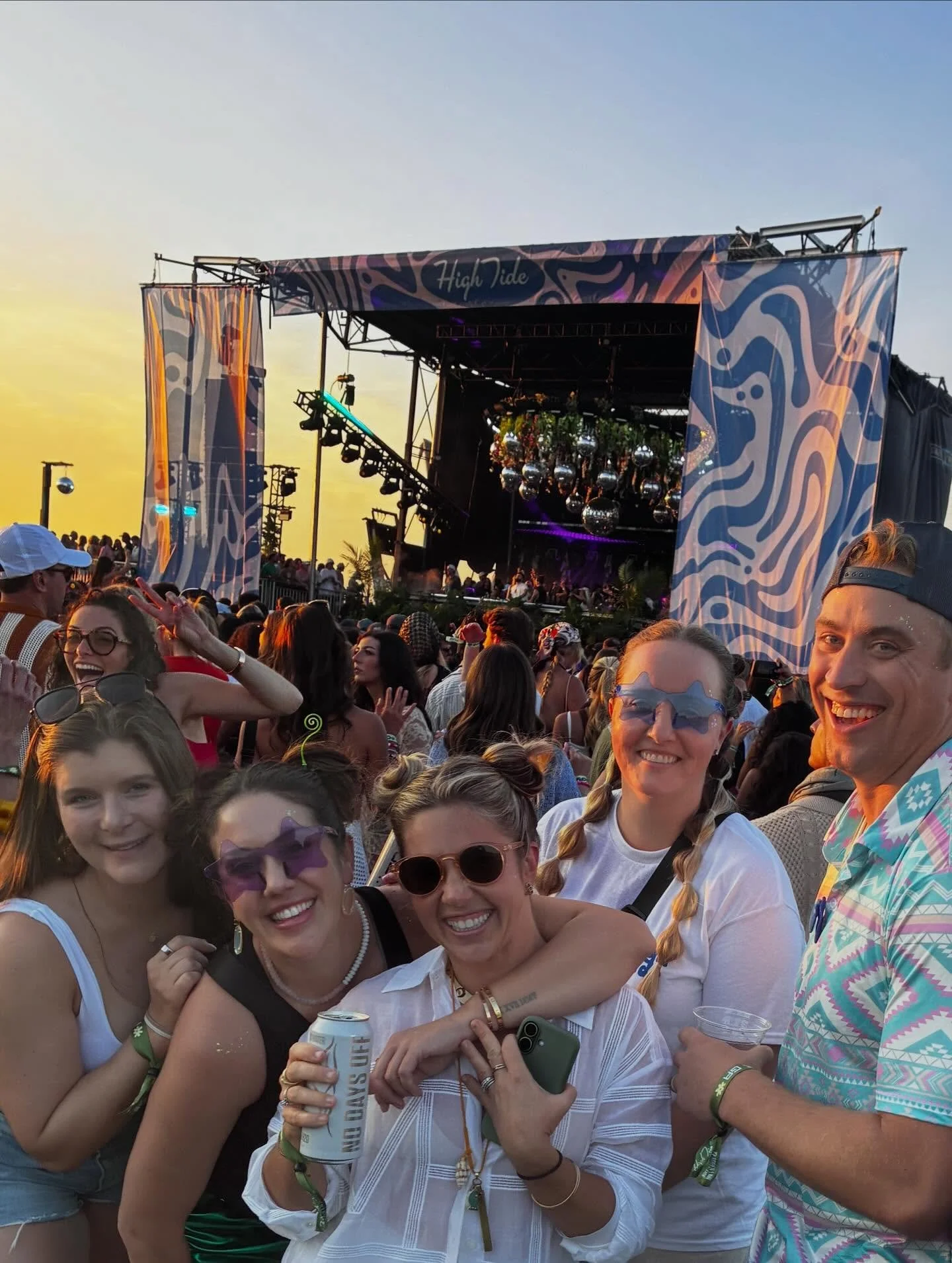 🦷 H I G H T I D E  x  H I G H T I D E 🌴 

Vibes on vibes 🎶 

Dr Trev celebrated the team by taking them to @thechainsmokers at the High Tide music festival @hightidemusicfestival last night 🪩 🕺 

Epic night with awesome people!  Emulating &ldquo