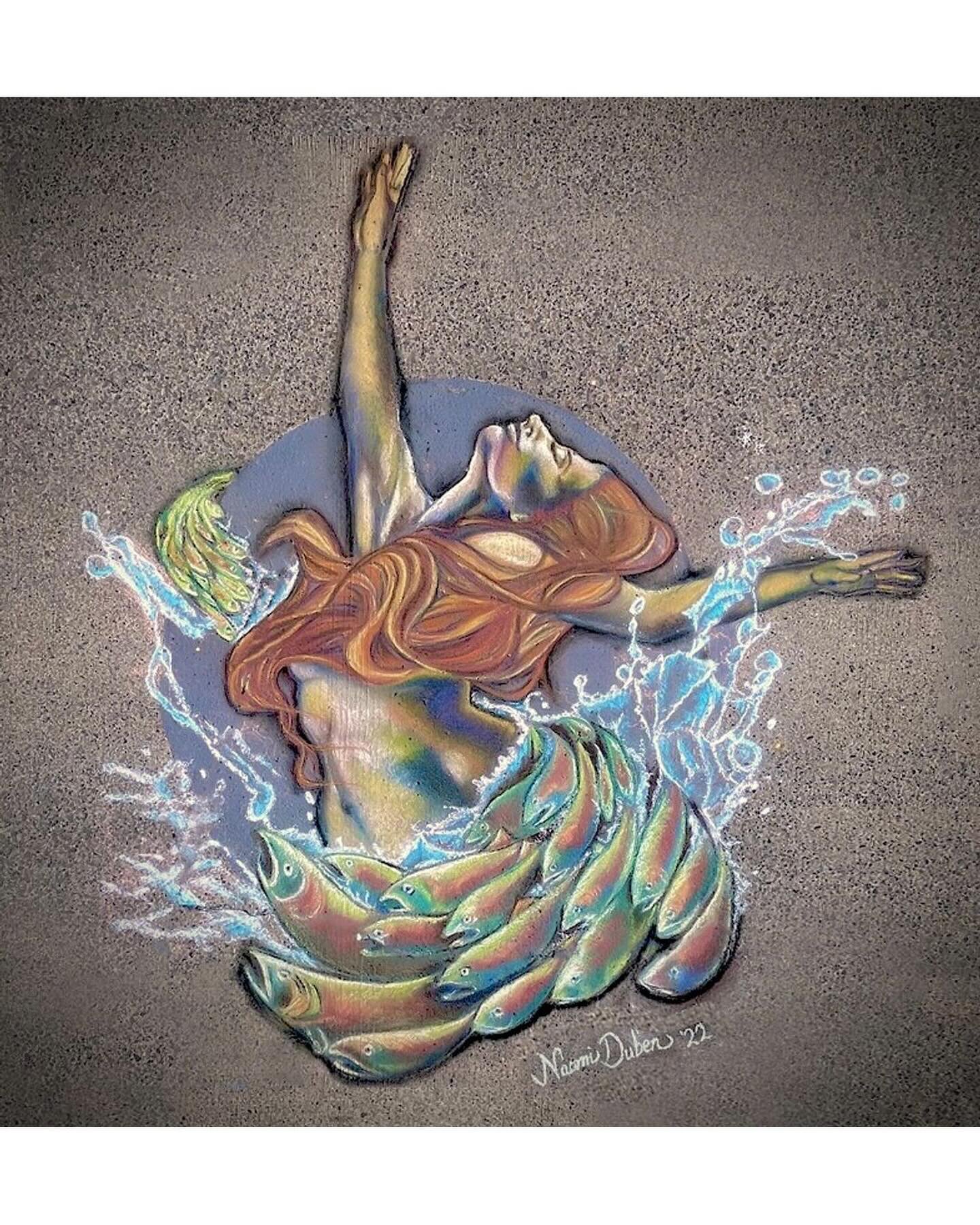 Every Chalk Festival is an opportunity to learn something new and improve, or be better prepared for the next time. This time around, I discovered this beautiful image of a woman swimming with fish. Very astrological and Pisces/Aquarius like. 

I set