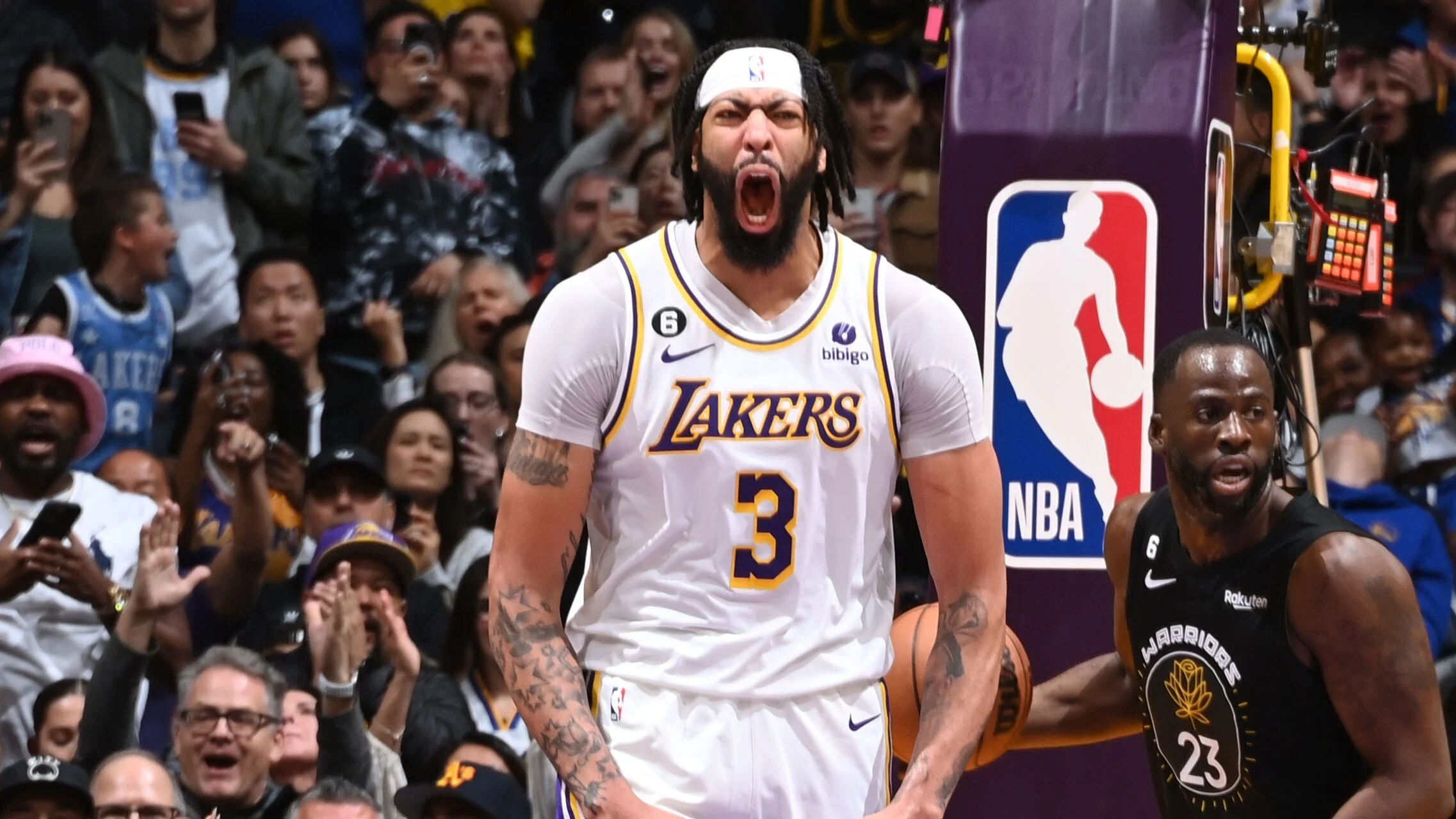 Lakers top Warriors behind Anthony Davis’ 39 points.
