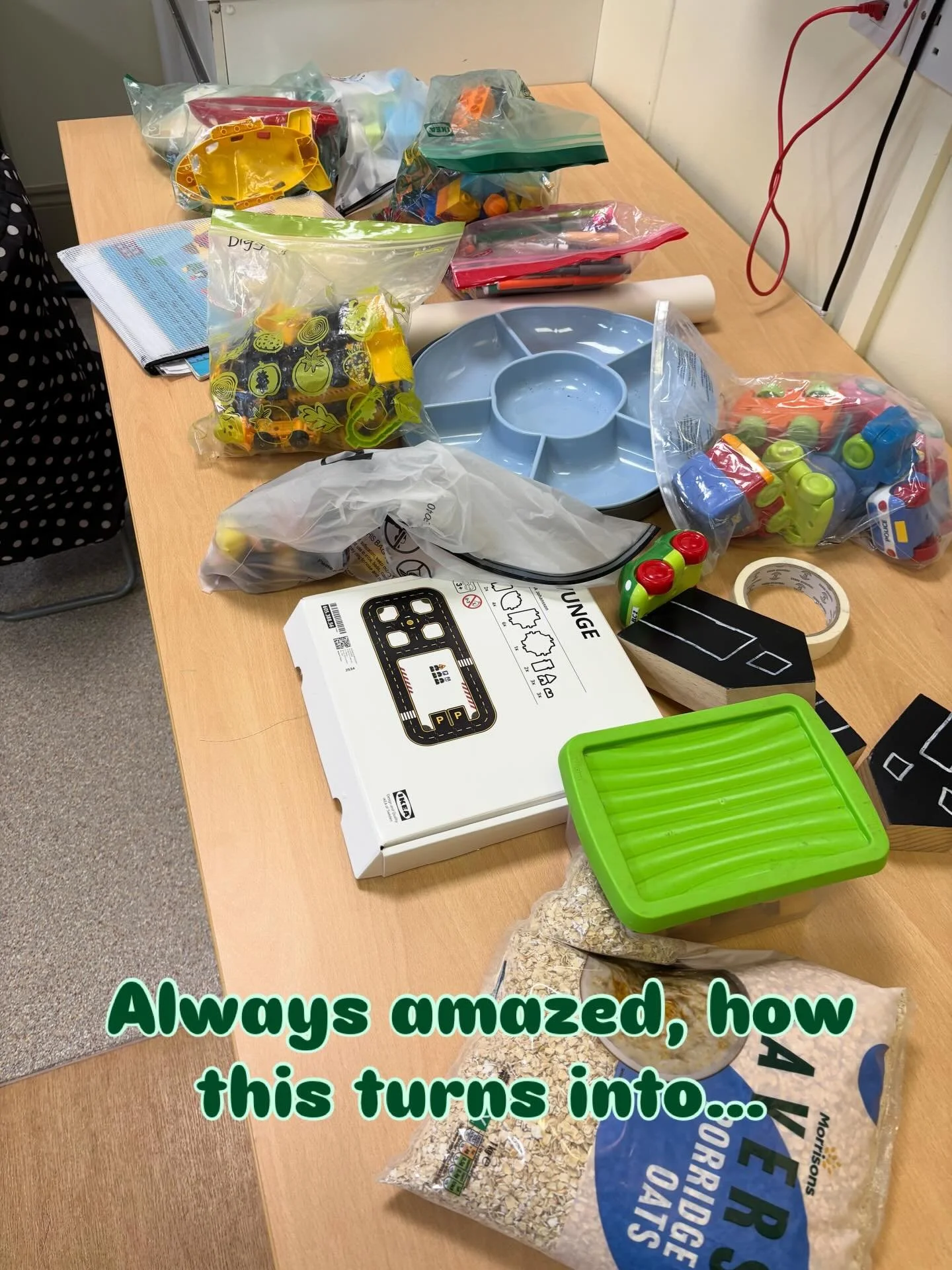 Every week, I pack my bag and I&rsquo;m always stunned at how it turns into fun activities. #communication #makaton #learningthroughplay