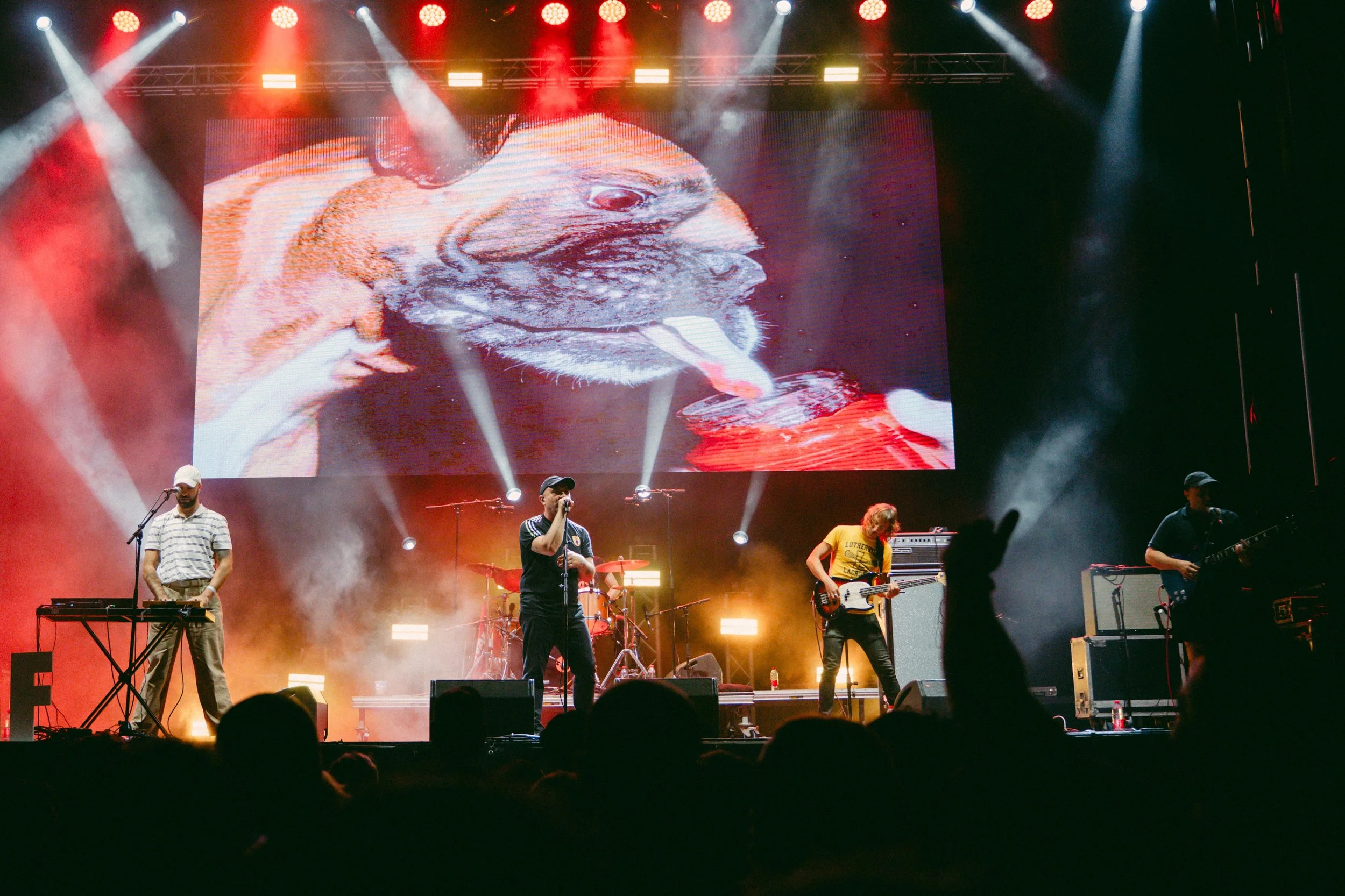 🐕 @parquesvr NO VINO A PASAR DESAPERCIBIDO.

Su paso por el LPA fue una buena dosis de personalidad, guitarras y ese punto de irreverencia que no se puede fingir. De esos conciertos en los que nunca sabes muy bien qu&eacute; va a pasar, pero s&iacut