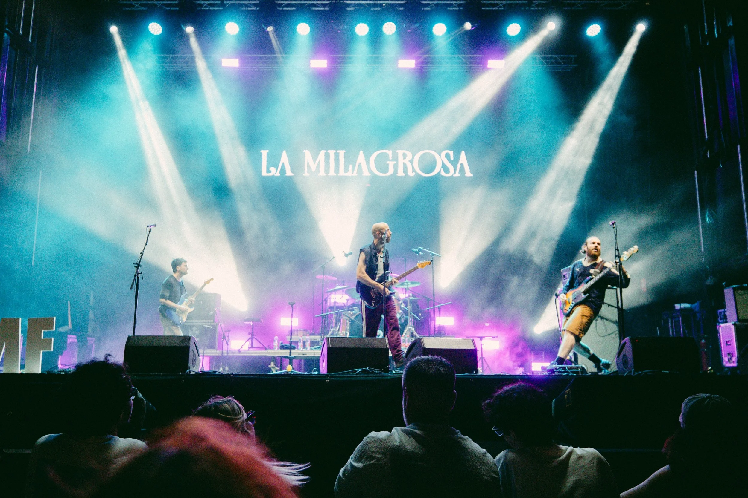 🌹 LO DE @creaenlamilagrosa PARA QUEDARSE UN RATITO M&Aacute;S.

Su paso por el LPA nos dej&oacute; canciones, actitud y ese sonido que te atrapa casi sin darte cuenta.

La Milagrosa se subi&oacute; al escenario del Rinc&oacute;n y nos regal&oacute; 